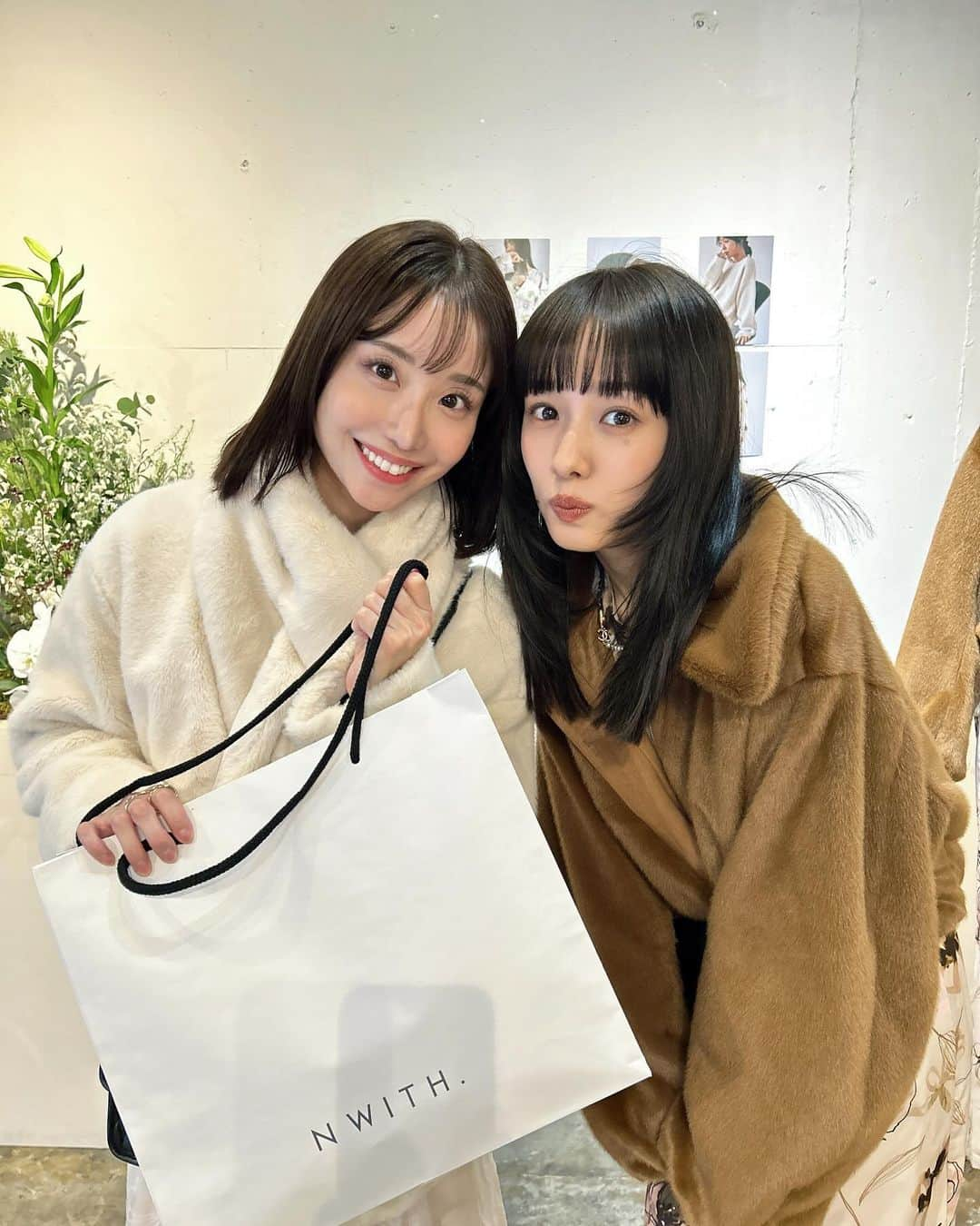 柴田阿弥さんのインスタグラム写真 - (柴田阿弥Instagram)「展示会へ🐻🤎  ㅤㅤㅤㅤㅤㅤㅤㅤㅤㅤㅤㅤㅤ 前田希美さんのプロデュースするアパレルブランド @n_with_official 展示会に行ってきました🥰 ㅤㅤㅤㅤㅤㅤㅤㅤㅤㅤㅤㅤㅤ  POPUP STOREは今回初めて伺いましたが、 賑やかな雰囲気でとっても楽しかったな🫶💓  ㅤㅤㅤㅤㅤㅤㅤㅤㅤㅤㅤㅤㅤ 接客やお話しされている時の お客さんやファンの方の嬉しそうな表情や はわはわ、きゃー🫣ってなっている方など 女の子たちの活気があって見ていて元気が出ました🤭🧡 ㅤㅤㅤㅤㅤㅤㅤㅤㅤㅤㅤㅤㅤ  本当に楽しかった〜💞☺️ スタッフの方々も親切にしてくださって感謝しています。 ㅤㅤㅤㅤㅤㅤㅤㅤㅤㅤㅤㅤㅤ  お土産も本当にありがとうございます🥨 ドーナツ美味しかった〜！お洋服着るの楽しみ！  ㅤㅤㅤㅤㅤㅤㅤㅤㅤㅤㅤㅤㅤ ㅤㅤㅤㅤㅤㅤㅤㅤㅤㅤㅤㅤㅤ ㅤㅤㅤㅤㅤㅤㅤㅤㅤㅤㅤㅤㅤ #pr #前田希美 さん #まえのん さん #nwith #展示会 #popup」12月3日 18時04分 - ayashibata0401