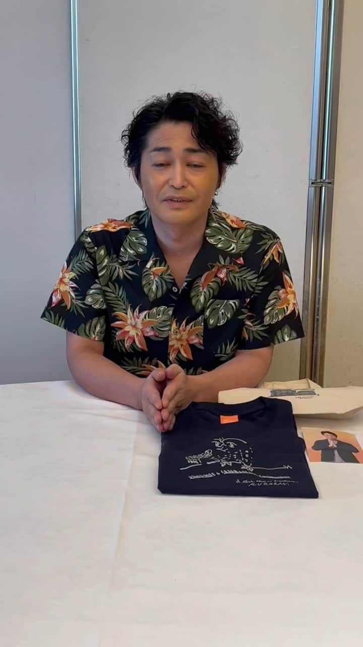 安田顕のインスタグラム：「50歳記念Tシャツ作っちゃいました🙇‍♂️ お求めはこちらまで🙏 ↓ #オフィスcue   https://cuepro.office-cue.com/goods  #旧絵鞆小学校  https://twitter.com/old_etomo」