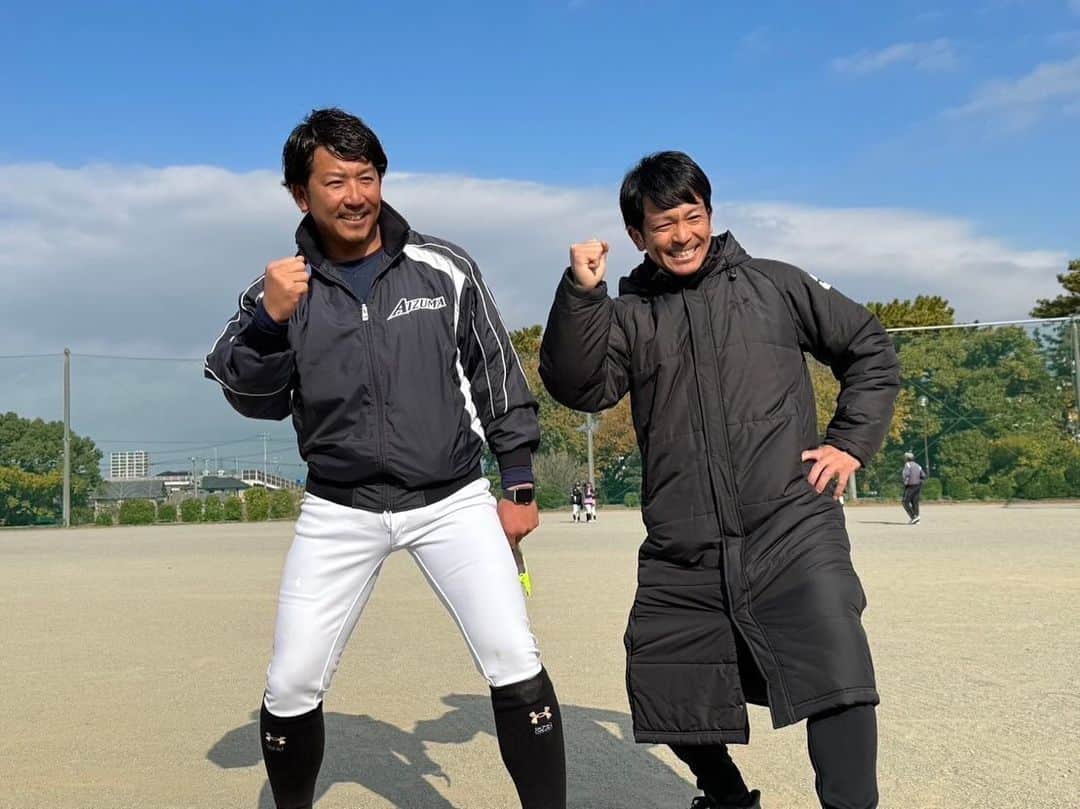 松田宣浩のインスタグラム：「久しぶりの松田ツインズ登場‼️兄の、豊田の少年野球チームに熱男してきました‼️笑顔⭕️」