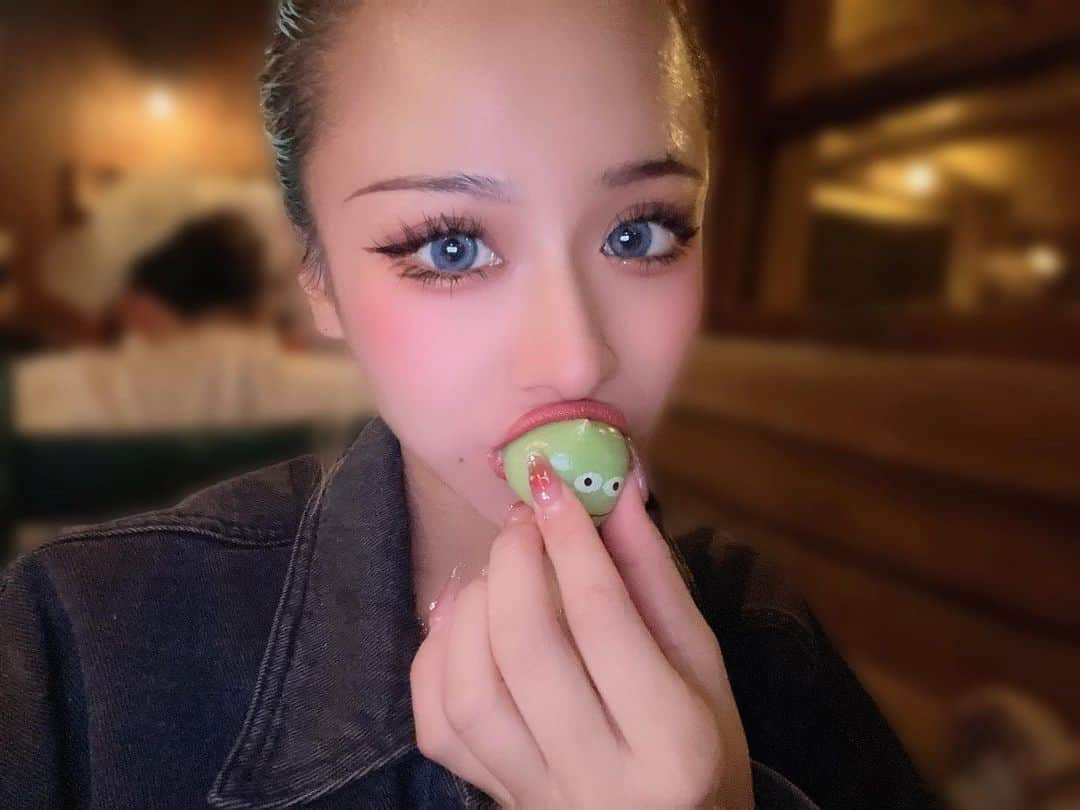 彩さんのインスタグラム写真 - (彩Instagram)「これ食べる為だけに行った弾丸リトリグリーンメンちゃん👾👽🗼  ・ ・ ・  #thepink #pink #ザピンク #大阪クラブ #大阪 #ミナミ #nightclub #クラブ #ダンサー#キャバ嬢 #hiphop #music #dj #selfie #自撮り #instagood #instalike #like #instagram #followｍe  ・ ・ ・  ●ピンクダンサーズ【10期生】応募受付スタート！ ダンス未経験者大歓迎‼︎ 『楽しいが仕事になる』  ※ダンサー1日体験入店制度開始！ 興味はあるけどいきなり入店はちょっと…という方に朗報‼︎ 1日３時間で体験入店料支給。衣装貸出可。  ●社員・アルバイトも随時募集中！  こちらからお気軽にDMにてご応募ください！ @genya_thepink」12月3日 18時18分 - aya__thepink