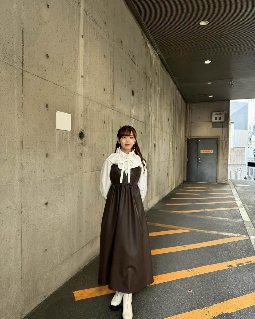 宮崎由加さんのインスタグラム写真 - (宮崎由加Instagram)「ふるさとの未来衣装🤵🏻‍♀️🍅 ⁡ 1〜3枚目　 ワンピース面白い生地🫧イヤーカフハートなの可愛い❤︎ Tops: @marte_vintage  @sahara_japon  One-piece: @marte_vintage @sahara_japon  Necklace: @nojess_official  Ear cuff: @nojess_official  Earrings: @nojess_official  ⁡ 4〜6枚目 ボリューム感がかわいい💭🤎アクセサリー上手に見せられない🫠笑 Tops,One-piece,Boots:  @reedit_official @the.pr_  Earrings: @grace__accessory  Ring: @reflection.co_official @the.pr_  ⁡ ⁡ 7〜8枚目 これ実はスカート2枚履いてるんだ〜🤟🏻引き続きアクセサリー上手に見せられない。顔。😇 Tops: @united_tokyo  Skirt: @fumiku_tokyo  Earrings: @naturali_jewelry  ⁡ ⁡ #衣装 #tbs #ふるさとの未来 #衣装協力 #大人かわいいコーデ #ワンピースコーデ #ロングヘア #ヘアアレンジ #フリルブラウス #きれいめコーデ #コーディネート  ⁡ ⁡」12月3日 18時22分 - yuka_miyazaki.official
