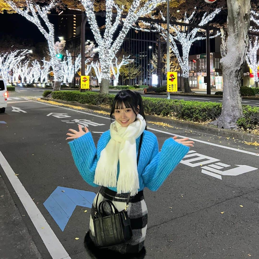 百田汐里のインスタグラム：「@keyaki_light_parade  見に行ってきたよ〜♡♡ 約70万球のイルミネーションがキラキラ輝いてて凄く綺麗だった🥹  和歌山駅前〜和歌山城までの約2km点灯されてます💫 "開催期間" 2023年11月23日（木・祝）～2024年2月29日（水）  是非見に行ってみてね〜🫶🏻🪄 ． ．   #けやきライト  #和歌山イベント  #けやきライトパレード  #keyakilightparade #fashion  #like  #instagram  #サイドポニー #冬服  #ootd  #zara  #シェリミー  #셀카  #좋아  #좋아요  #머리  #얼스타그램 #메이크업  #오오티디 #일상」