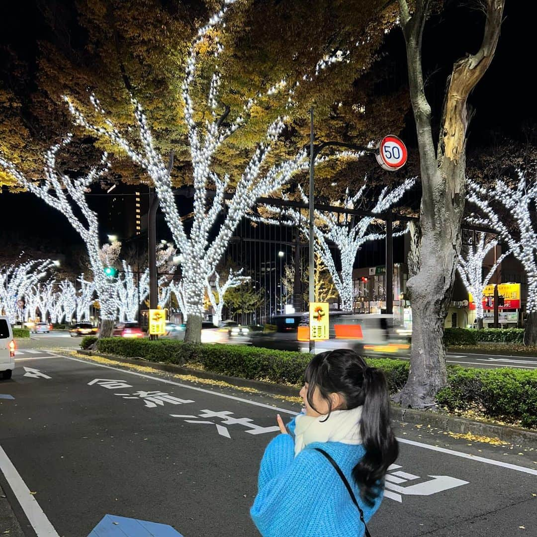 百田汐里さんのインスタグラム写真 - (百田汐里Instagram)「@keyaki_light_parade  見に行ってきたよ〜♡♡ 約70万球のイルミネーションがキラキラ輝いてて凄く綺麗だった🥹  和歌山駅前〜和歌山城までの約2km点灯されてます💫 "開催期間" 2023年11月23日（木・祝）～2024年2月29日（水）  是非見に行ってみてね〜🫶🏻🪄 ． ．   #けやきライト  #和歌山イベント  #けやきライトパレード  #keyakilightparade #fashion  #like  #instagram  #サイドポニー #冬服  #ootd  #zara  #シェリミー  #셀카  #좋아  #좋아요  #머리  #얼스타그램 #메이크업  #오오티디 #일상」12月3日 18時32分 - shi._.o19