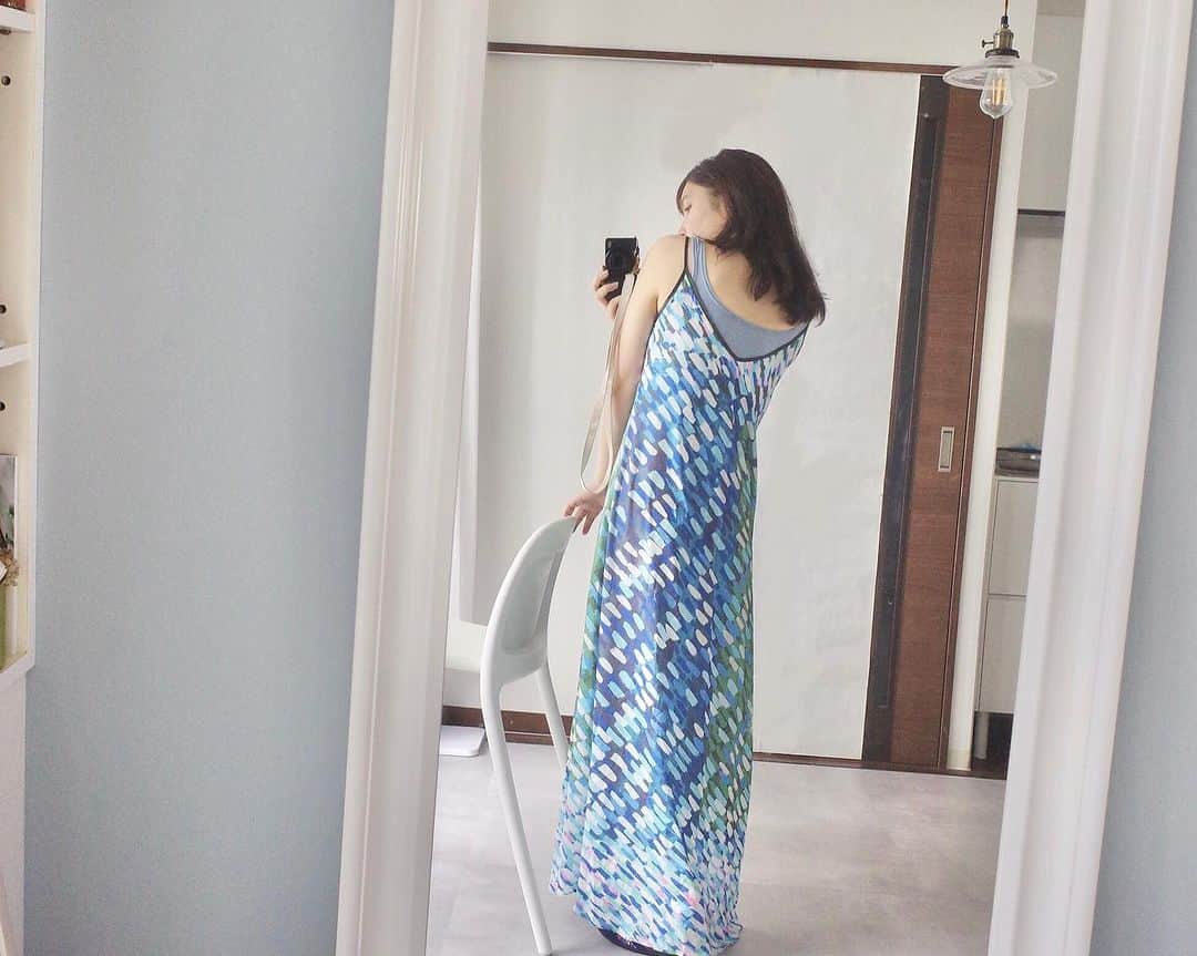 石川琴允のインスタグラム：「▶お疲れ様です. : : まだまだ温かさの残る12月上旬. : お昼間は日向ぼっこできそうなくらい☼ 健康に温活は大事なんだそうです。 : 最近は日当たりの良い窓に背中を向けて日光浴するのがマイブームです...w 顔は日焼けしないように。 : : @joushofit のドレスが届きました* 「CLASSY」に掲載されてた国際Beauty大会着用のもの✺ : パリコレモデル＆ビューティーコンテスタントが着用しているだけあって、着心地、デザインが素敵。 : スタイルを綺麗に感じられるよう、しっかりウェストでくびれるようになってる。 : 薄い生地感なのに纏うとあたたかい✺ : : 華やかなカラーは日本ではなかなか出逢えないお気に入りの一枚。♡ : : 私はねー 日本ではまだこの季節着れないからタヒチアンダンスの自宅練習に気分をあげて✨ 夏になったらヘビロテする予定👒 #PR @joushofit #上昇氣龍 #heritagepagentsjapan/カラフィット/モデルパフォーマーズクリニック #heritagepagentsjapan #カラフィット #モデルパフォーマーズクリニック ──────────── ＜ヘリテージページェンツ2023/CLASSY掲載を記念して全商品40%OFFに＞ 期間内にホームページから購入時に下記キャンペーンコードを入力すれば新作含め全商品が40%OFFでお得に ご購入できます。  ＜40%OFFキャンペーンコード＞ SW16TKNF9438  （2024年3月31日まで/ディスカウントクーポンは１名１回のみ有効）  下記リンクからもキャンペーンが自動的に適用になるのでこちらをクリック  https://jousho.com/discount/SW16TKNF9438」