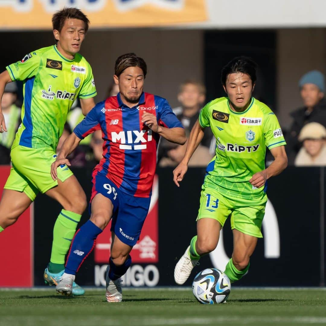 湘南ベルマーレさんのインスタグラム写真 - (湘南ベルマーレInstagram)「【Today's Shot／FC東京戦】 2023シーズン最終戦、熱いご声援をいただきありがとうございました。 後半7分、FC東京に先制を許し追いかける展開に。その後幾度もゴールに迫るも得点を奪うことができず。熱いサポートに、なんとしても勝利で応えたい試合でしたが、0-1のまま終了のホイッスルとなりました。  本日だけでなく、一年間を通して素晴らしい応援をいただき、クラブ一同心より感謝いたします。ありがとうございました。  #湘南 #ベルマーレ #湘南ベルマーレ #bellmare  #たのしめてるか #BELIEVE #roadtothefuture」12月3日 18時30分 - shonan_bellmare