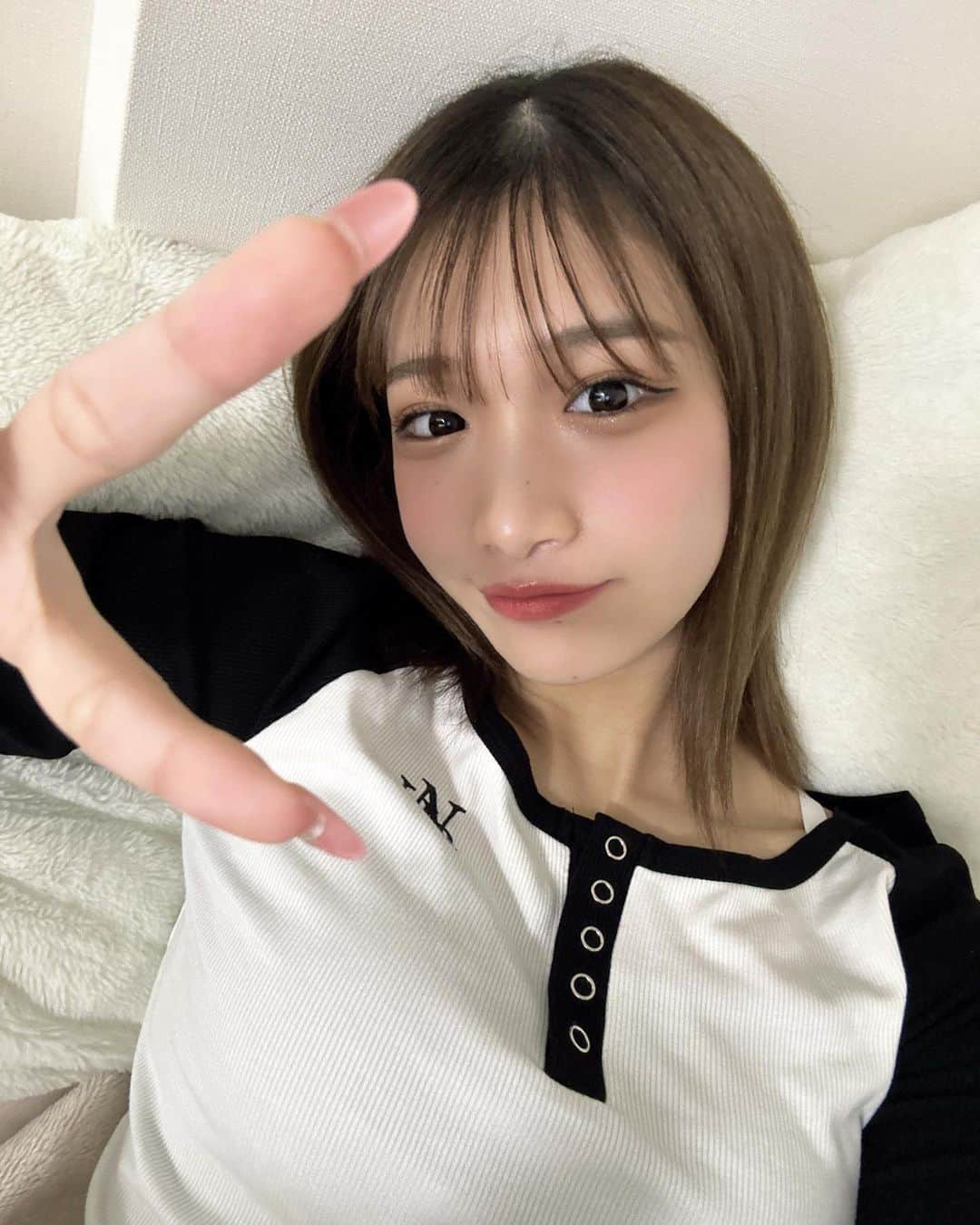 らなさんのインスタグラム写真 - (らなInstagram)「なんかアホ毛やばい笑 もう12月なんてあり得ない！！！ 12月もよろしくね🙃🤍 ...