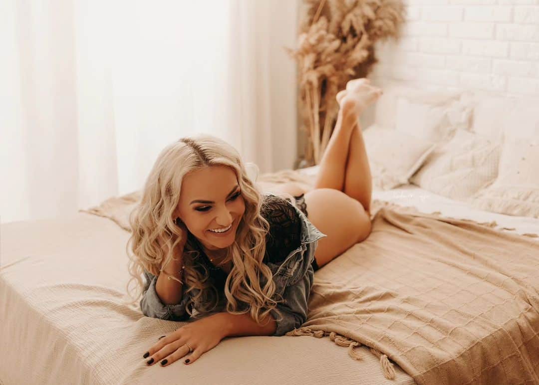 ユスティナ・シュエンテのインスタグラム：「Happy birthday to me 🥳  #birthdaygirl   📸 @karolinagaszkafotografia」