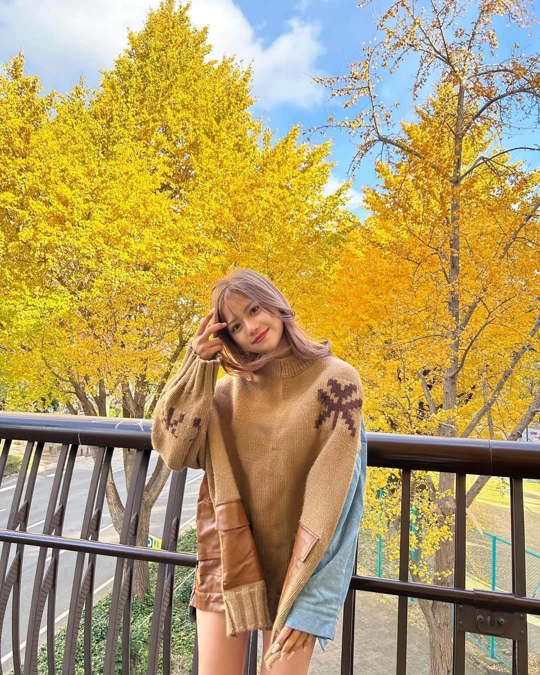 西川樹里さんのインスタグラム写真 - (西川樹里Instagram)「イチョウ並木綺麗🍂 #イチョウ並木 #若宮大通り #instalike #ootd #hypercouture」12月3日 18時50分 - jurichaan1116