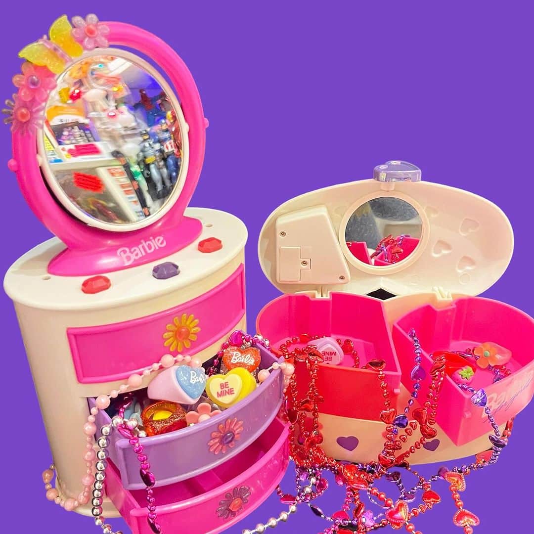 おもちゃやSPIRALさんのインスタグラム写真 - (おもちゃやSPIRALInstagram)「90's Barbie jewelry Box ルースも入荷してます💎💎🩷✨  かわいいです！」12月3日 18時45分 - spiral_toy