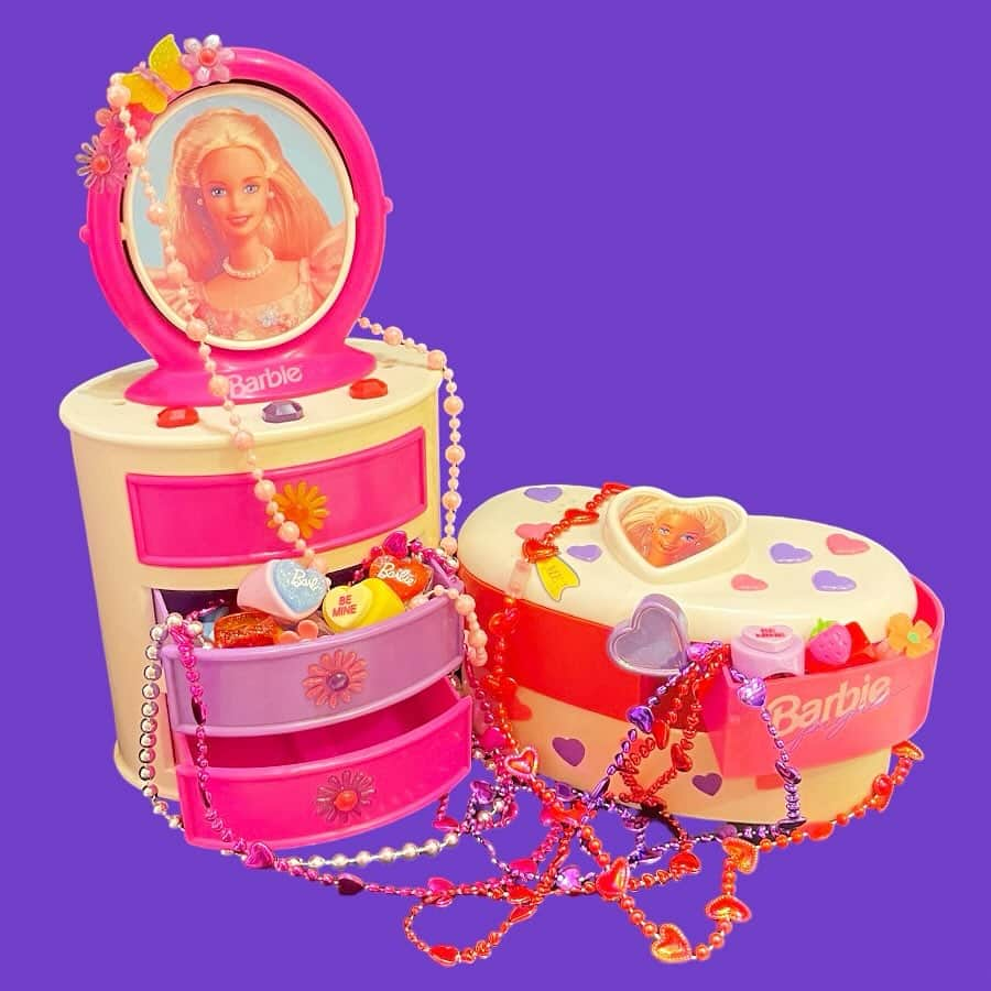 おもちゃやSPIRALのインスタグラム：「90's Barbie jewelry Box ルースも入荷してます💎💎🩷✨  かわいいです！」