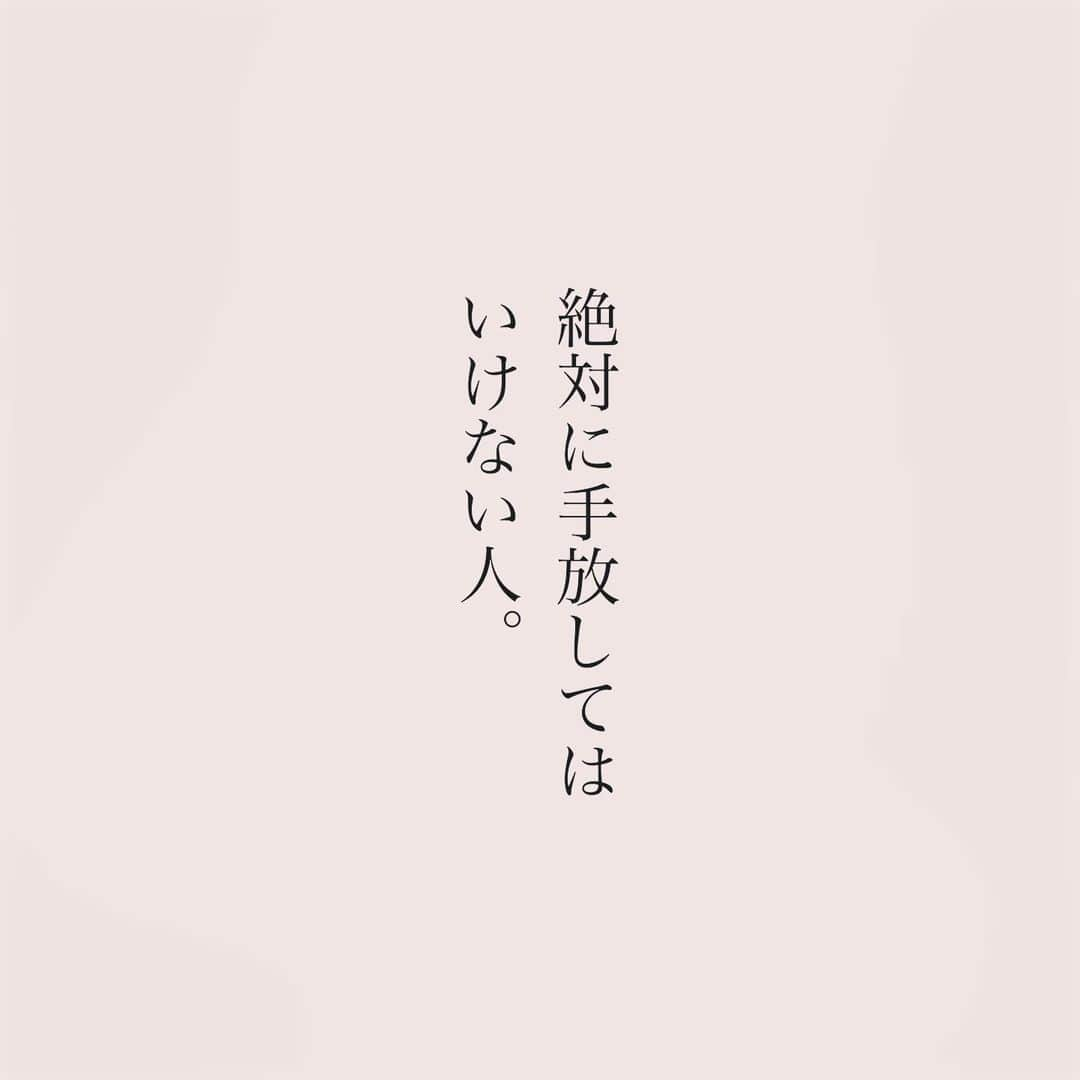 カフカさんのインスタグラム写真 - (カフカInstagram)「.  その人の幸せが 自分の幸せになる人。  #言葉#ことば#気持ち #想い#恋愛#恋#恋人 #好き#好きな人 #幸せ#しあわせ #会いたい#日常#日々　 #出会い#出逢い#大切  #運命の人 #女子#エッセイ#カップル　 #言葉の力  #大切な人 #大好き #運命」12月3日 18時54分 - kafuka022