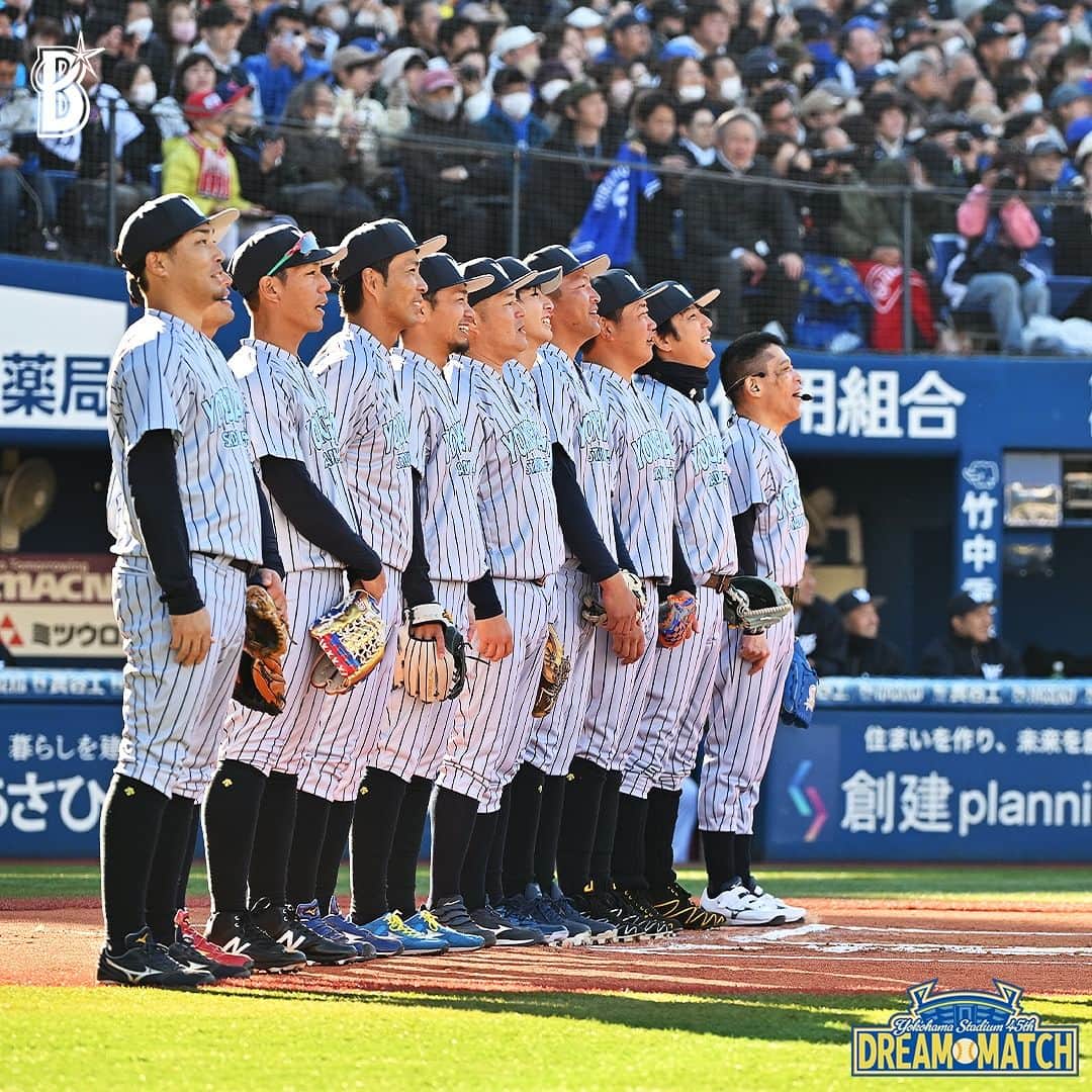 横浜DeNAベイスターズさんのインスタグラム写真 - (横浜DeNAベイスターズInstagram)「. 【#柳沢慎吾 さん セレモニアルピッチに登場！】  横浜スタジアム45周年を記念して横浜スタジアムで開催されたスペシャルイベント『YOKOHAMA STADIUM 45th DREAM MATCH』  試合前には、#柳沢慎吾 さんによるセレモニアルピッチが行われました！ 横浜高校 vs 東海大相模による神奈川県大会の決勝戦を舞台に、両出身校のOBたちもグラウンド上へ登場！ 過去最長!?となる約30分のセレモニアルピッチが開催され、試合前の #横浜スタジアム を盛り上げていただきました！！ また、セレモニアルピッチの模様は、球団公式YouTubeにて公開予定！  『YOKOHAMA STADIUM 45th DREAM MATCH』について： 1978年4月にこけら落としとなる横浜大洋ホエールズ対読売ジャイアンツの開幕戦が行われ、今年で45年を迎えた横浜スタジアム。横浜DeNAベイスターズの本拠地として数々のプロ野球の試合が行われてきたほか、高校野球では全国屈指の激戦区・神奈川県の代表を決める神奈川野球の聖地として幾多の名勝負が横浜スタジアムで繰り広げられてきました。  今回は、竣工から45周年を記念して、ベイスターズ歴代のスターが集まったオールスターチーム「BAY DREAM STARS」と横浜高校や東海大相模高校など全国屈指の強豪校を含めた神奈川県内の高校野球出身のレジェンドたちが集結するチーム「Y45 LEGEND HEROES」によるドリームマッチを開催。  #横浜スタジアム #ハマスタ #baystars」12月3日 18時55分 - baystars_official