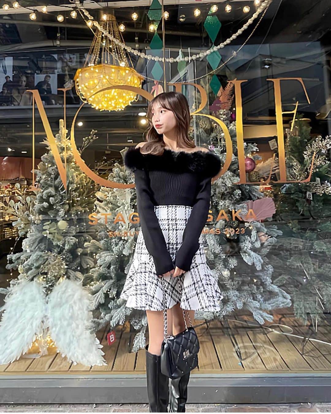 のインスタグラム：「【 recommend item 】 ⁡ ⁡ ⁡ ⁡ スタッフが紹介する クリスマスシーズンのおすすめコーデ🎄🤍 ⁡ ニットからアウターまで 大活躍間違いなしの新作アイテムをご紹介🪄 ⁡ 商品詳細はタグをチェックしてみてね♡ ⁡ ⁡ ⁡  ┈┈┈┈┈┈┈┈┈┈┈┈┈┈┈┈┈ ┈┈┈┈┈┈ ⁡ ⁡ 〈INGNIコーデを大募集♡〉 @ingnistoreと#ingniコーデ のタグをつけて投稿していただいた方の中から、随時公式アカウントにてご紹介させていただきます‼︎ ⁡ #INGNI #2023aw #ニット #ニットコーデ #フェミニンコーデ #アウター #コート #ジャケット #ファー #フェザーヤーン ⁡ ⁡ ⁡」