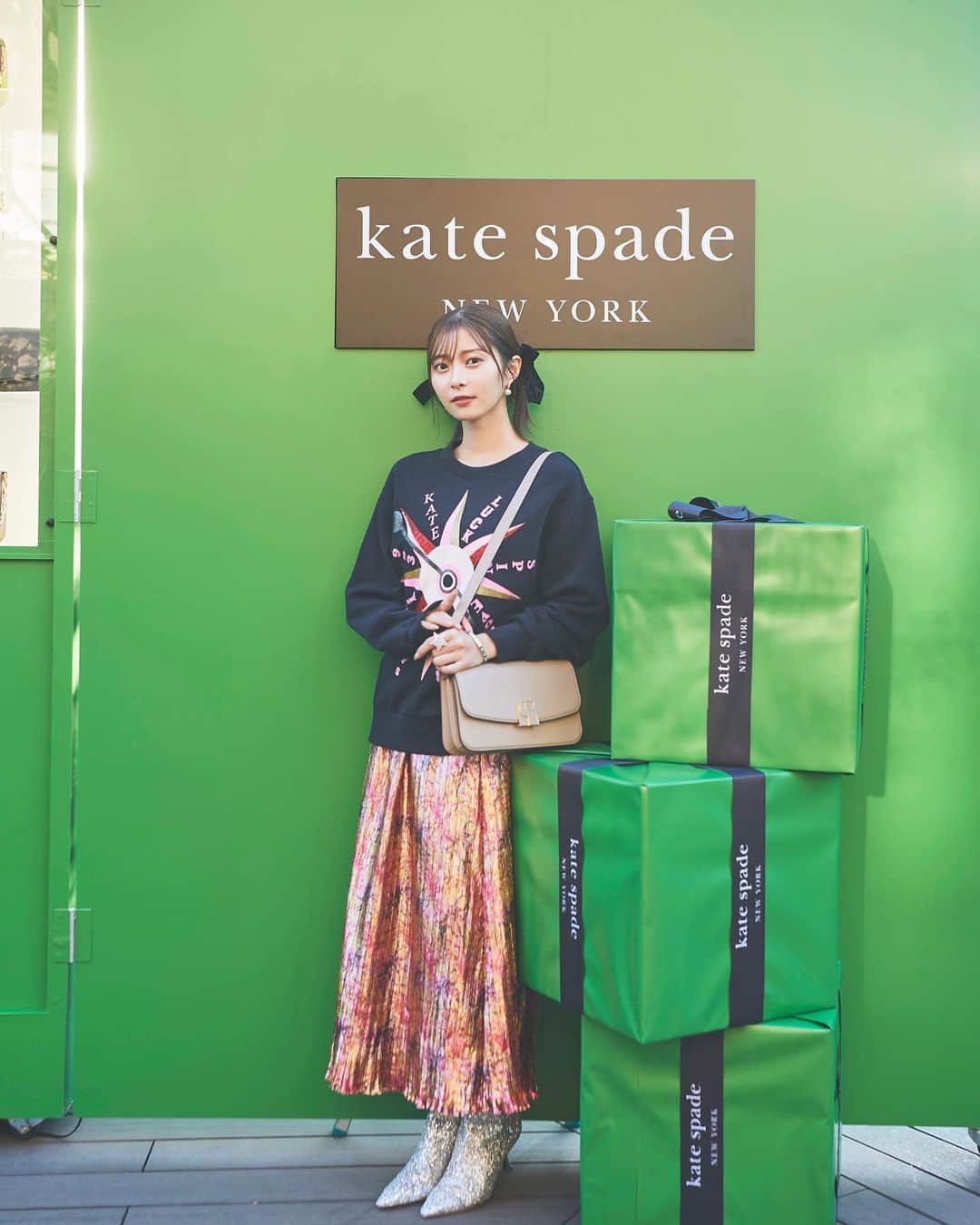 松川星さんのインスタグラム写真 - (松川星Instagram)「⁡ 12月1日～12月25日の期間 東急プラザ表参道原宿の「おもはらの森」で ジュエリーをメインとしたポップアップストア「Kate Spade New York Holiday Gift Box in Harajuku 」 が開催されます🌳🍃 衣装もバッグも可愛かった ‪❤︎ ‬ ‬ ⁡ @katespadejapan #katespadejapan  #katespadenydakota  #ケイトスペード」12月3日 19時01分 - akarin__rin