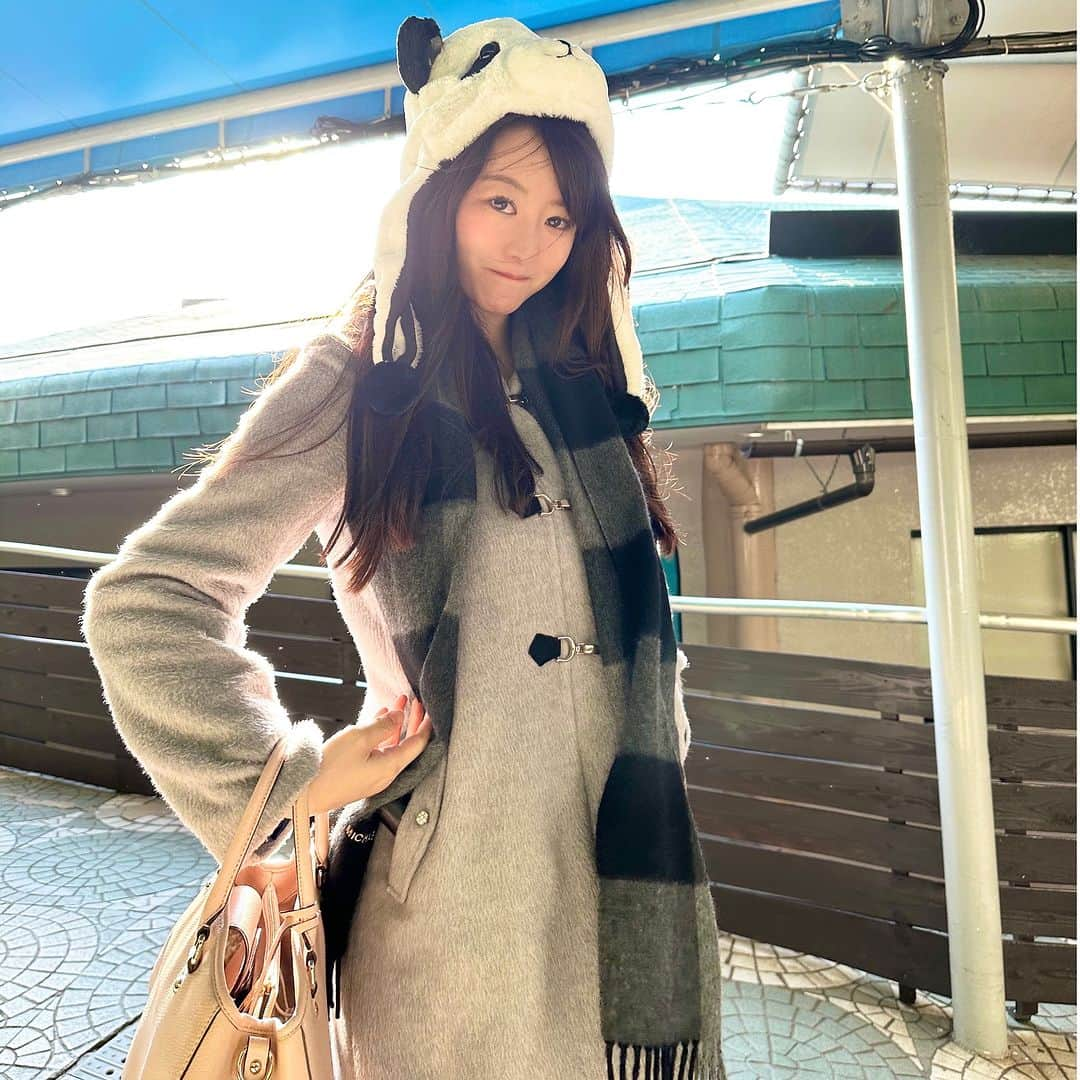 歩りえこのインスタグラム：「ここはどこでしょう？ ⁡ お姉ちゃんがふいに撮った写真  ◆初めて大阪で撮影会を開催することになりました💕 ⁡ 12月23日12時15分からの6部制の各部1時間の個撮です♡ ⁡ 場所はチャンス撮影会スタジオになります。サイン入りの愛用品1点プレゼント🎁 ⁡ クリスマス撮影会と言うことで皆さんと一緒に楽しいクリスマスを過ごせたらとてもうれしいです💕 ⁡ 予約は今週木曜から始まりますのでまた始まったら再度お知らせします❣️ ⁡ まずは予定の確保だけお願いします。大阪撮影会は今後あるかどうか分からないので、関西方面にお住まいの方はぜひ参加していただけるとうれしいです🎄💕 ⁡ ☟☟☟☟☟☟ ⁡ 9/29発売歩りえこ【Hカップ・ジャーニー】デジタル写真集 ⁡ 【Amazon】1320円 https://amzn.asia/d/3eF3ZRP ⁡ FANZA bookから買うと今なら90%オフ132円💕 ⁡ https://x.gd/nVPSx (リンクはストーリーやXから飛べます) ⁡ ご購入後、ブラウザやkindleからすぐに写真集を見ることができます♡ ⁡ このdigital写真集の売れ行きが良いと紙の写真集がまた出せるのでぜひ応援よろしくお願いします❣️ ⁡ 皆さまにお願い🙇‍♀️ ⁡ AmazonやDMM(FANZA)のレビューで星を付けて下さるとすご〜く嬉しいです🥹💕 ⁡ 感想を書いて頂けたら最高にありがたいのですが、時間がなかったら星を付けて頂くだけで大丈夫です！ ⁡ レビューの多さも紙の写真集発売に繋がる超重要ポイントですので、ぜひぜひ応援よろしくお願いします🥹 ⁡ 皆さんの応援を無駄にせず、次の作品に繋がるよう私もまだまだ自分磨きをして頑張っていきますね😉💕 ⁡ ーーーーーー ⁡ ⁡ ⁡ 🌸『Hカップジャーニー』　 https://amzn.asia/d/3eF3ZRP ⁡ 🌸歩りえこ1st写真集スフィア(講談社/撮影：山岸伸) amzn.to/3yytQ6n ⁡ 🌸『ブラを捨て旅に出よう』(講談社文庫) https://amzn.asia/d/bPt23Tz ⁡ 🌸歩りえこオフィシャルファンクラブ  fanclove.jp/club/riekoayumi ⁡ お仕事や案件のお問い合わせ ↓ riekoayumi@gmail.com ※お名前、会社名、概要、電話番号お願い致します。 ⁡ #歩りえこ  #熟女 #熟女好き大歓迎 #インスタグラビア #selfie #me #i #自拍 #selfies #tbt #follow #swag #扎心了#followme #like #tokyo #japan #selfie #f4f #ootd #photo #l4l #instagood #맞팔 #tagsforlikes #몸스타그램 #东京 　#グラビア　#sexylook #美body」