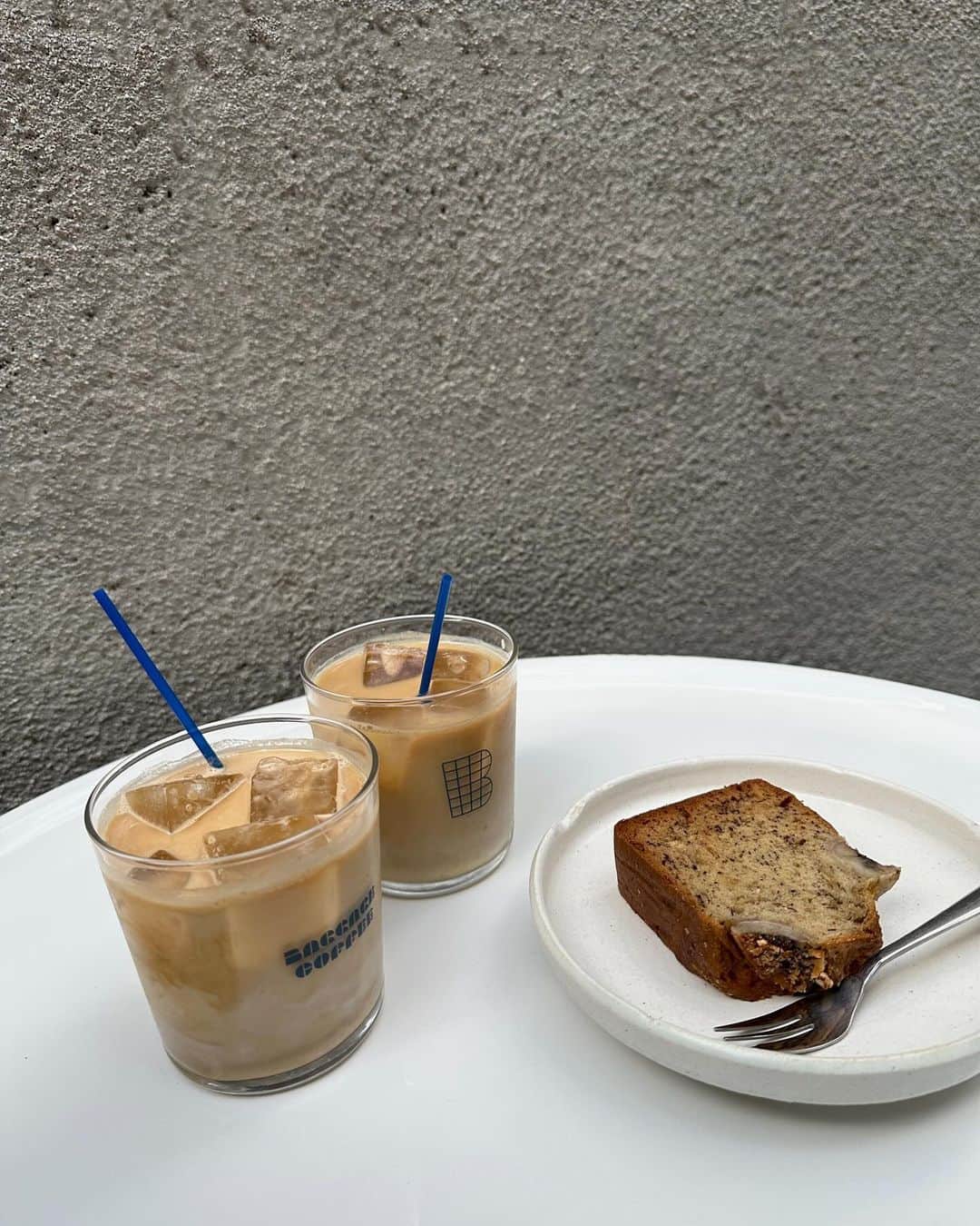 中嶋杏理のインスタグラム：「この前行ったスタジオの近くのカフェ☕️🌏 最近早起きだから仕事前の時間が充実している。 2023年もあと1ヶ月😮‍💨🔥突っ走るぞ〜💨  . #cafe#japan#coffee#harajuku#pilates#nail」