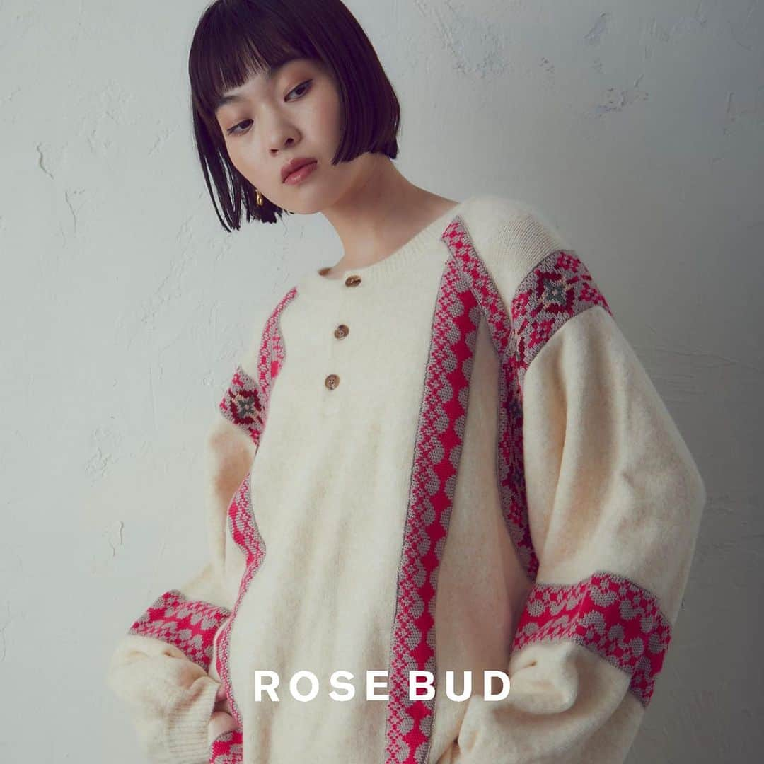 ROSE BUD（ローズバッド）さんのインスタグラム写真 - (ROSE BUD（ローズバッド）Instagram)「⁡ ⁡ NEW ARRIVALS ⁡ ⁡ ◼︎ エスニックモチーフテープ ヘンリーネックニット #6013214010 ¥18,920 white / gray ⁡ ⁡ 詳しくは @rosebud_official_ プロフィールのURLよりオンラインストアをチェック。 ⁡ #ROSEBUD #ROSEBUD2023aw #ローズバッド #ニット #ヘンリーネック」12月3日 19時14分 - rosebud_official_