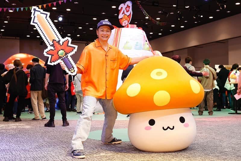 新しい地図さんのインスタグラム写真 - (新しい地図Instagram)「オンラインRPG『メイプルストーリー』のオフラインイベント「Super Maple Party」にリトカ名人が登場！ https://contents.atarashiichizu.com/?p=22997&post_type=chizu_topic  #新しい地図 #atarashiichizu #香取慎吾 #ShingoKatori」12月3日 19時18分 - atarashiichizu