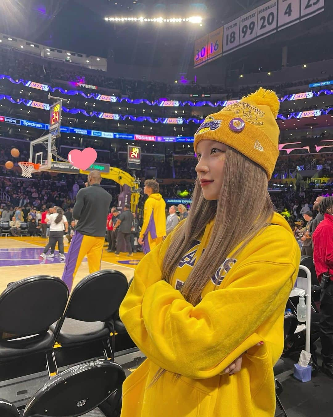 ウギのインスタグラム：「Today was really my lucky day!! Thank you for all the players that showed us such an amazing game!! Being a super fan of KingJames for more than 10years,watching him play in game in person has always  been my dream.And!!! Today is really a dream come true 😭 Thank you for inspiring me through out my career.I will step up my game too! Let’s go lakers!!  And …. Taco Tuesday!!!! 😛  @lakers  @kingjames」