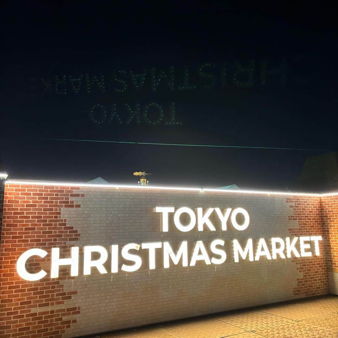 小尾渚沙さんのインスタグラム写真 - (小尾渚沙Instagram)「あっという間に12月ですね🎄✨  明治神宮外苑で行われている、#東京クリスマスマーケット に行ってきました❤️🎄  どこを見てもキラキラしていて、少し早めのクリスマス気分を味わえましたよ〜🎅🎄🩷  「ひ〜寒い〜」と言いながら飲むビールも美味しかった🤭❤️🍺笑 . . . @tokyochristmas  #スワイプしてね 👉 #クリスマスマーケット  #小尾ールタイム #ビール大好き #ビール女子 #今年は明治神宮外苑でクリスマスマーケット #クリスマス  #東京クリスマスマーケット2023  #明治神宮外苑 #クリスマスピラミッド #クリスマスツリー  #クリスマスデート #デートコーデ #デートスポット #フリーアナウンサー #小尾渚沙」12月3日 19時33分 - obi_nagisa