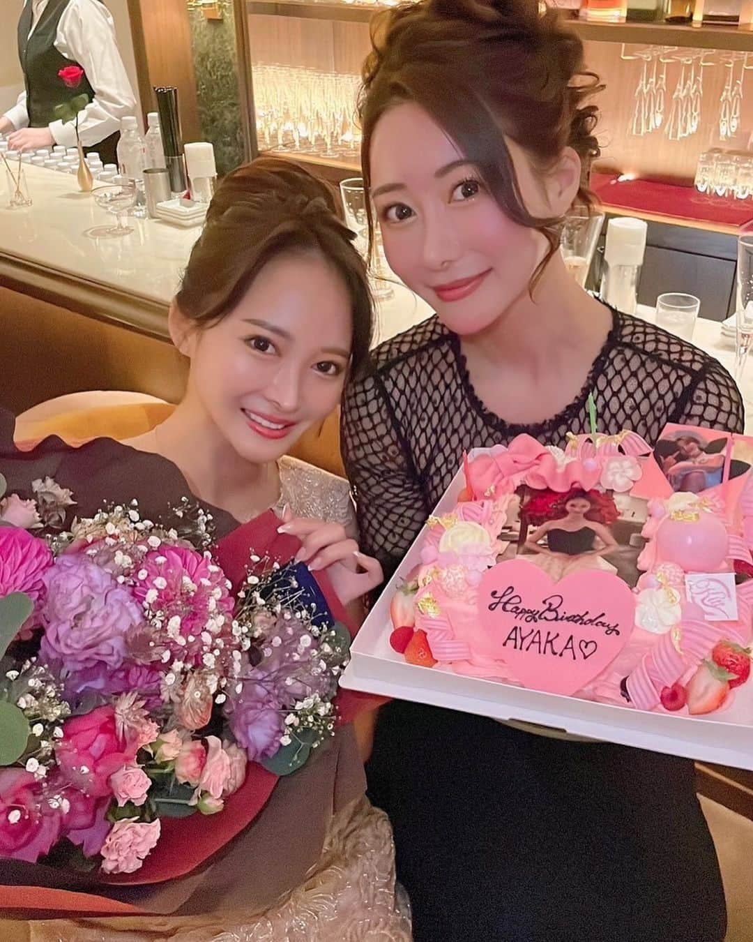 いちかさんのインスタグラム写真 - (いちかInstagram)「. ダイスキ💖いつもありがとう💖    #誕生日 #誕生日ケーキ #ニコイチ #らぶ #花束 #30歳 #1993 #ホステス #銀座 #シャンパン #친구 #생일 #셀카  #銀座ホステス」12月3日 19時33分 - ichika_93