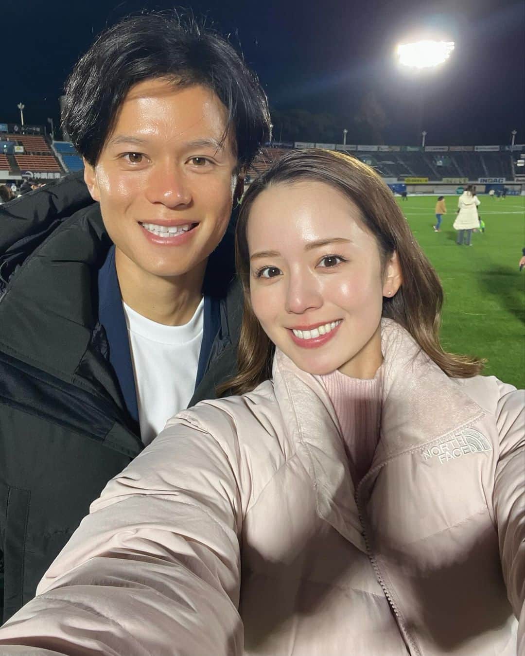 黒田真友香さんのインスタグラム写真 - (黒田真友香Instagram)「今シーズンもお疲れ様でした⚽️  試合後初めてピッチ内に入れてもらいました🥺✨  康介くんがみてる景色はこんな感じなのか〜と少し感動した🤣  何があっても諦めずに、結果にこだわり続け 目の前のやれることを全力でやる姿を近くで見てて  本当に尊敬してます🫡  来年も応援してます😻」12月3日 19時26分 - kurodamayukaxx