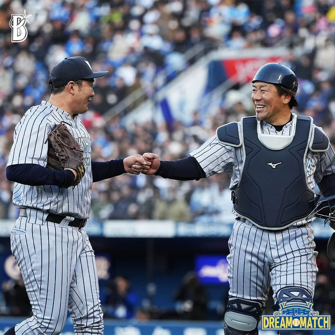 横浜DeNAベイスターズさんのインスタグラム写真 - (横浜DeNAベイスターズInstagram)「. 横浜スタジアム45周年を記念して横浜スタジアムで開催されたスペシャルイベント『YOKOHAMA STADIUM 45th DREAM MATCH』  横浜高校や東海大相模高校など全国屈指の強豪校を含めた神奈川県内の高校野球出身のレジェンドたちが集結するチーム「Y45 LEGEND HEROES」のプレー写真をご紹介！ ※枚数の都合上、ご掲載できなかった方もいますが、ご了承ください🙇  試合ハイライトは、球団公式YouTubeにて公開予定！  ◼️チーム「Y45 LEGEND HEROES」 #多村仁志(横浜高校) #森野将彦(東海大相模高校) #阿部真宏(横浜高校) #上地雄輔(横浜高校) #松坂大輔(横浜高校) #小池正晃(横浜高校) #後藤武敏(横浜高校) #長田秀一郎(鎌倉学園高校) #内藤雄太(横浜商工高校) #山口鉄也(横浜商業高校) #成瀬善久(横浜高校) #内竜也(川崎工業高校) #加藤幹典(川和高校) #荒波翔(横浜高校) #黒羽根利規(日大藤沢高校) #福田永将(横浜高校) #下水流昂(横浜高校) #秋山翔吾(横浜創学館高校) #倉本寿彦(横浜高校) #石川達也(横浜高校) #度会隆輝(横浜高校) ※年齢順  『YOKOHAMA STADIUM 45th DREAM MATCH』について： 1978年4月にこけら落としとなる横浜大洋ホエールズ対読売ジャイアンツの開幕戦が行われ、今年で45年を迎えた横浜スタジアム。横浜DeNAベイスターズの本拠地として数々のプロ野球の試合が行われてきたほか、高校野球では全国屈指の激戦区・神奈川県の代表を決める神奈川野球の聖地として幾多の名勝負が横浜スタジアムで繰り広げられてきました。  今回は、竣工から45周年を記念して、ベイスターズ歴代のスターが集まったオールスターチーム「BAY DREAM STARS」と横浜高校や東海大相模高校など全国屈指の強豪校を含めた神奈川県内の高校野球出身のレジェンドたちが集結するチーム「Y45 LEGEND HEROES」によるドリームマッチを開催。  #横浜スタジアム #ハマスタ #baystars」12月3日 19時27分 - baystars_official