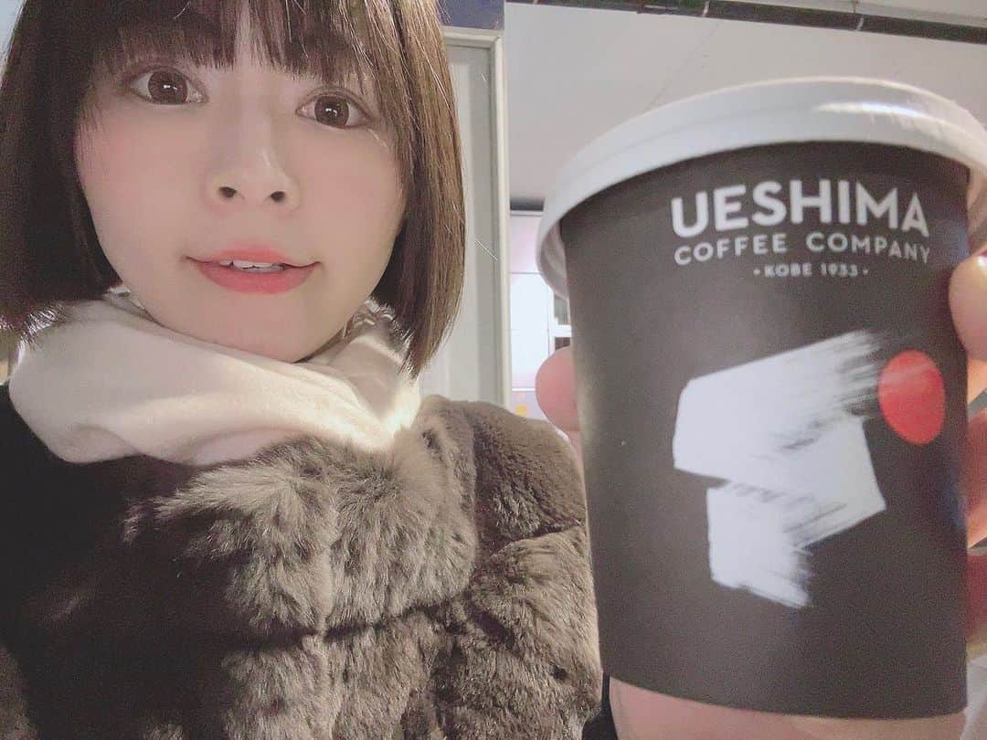 山本かおりさんのインスタグラム写真 - (山本かおりInstagram)「シャモニーに行った帰り、 ジュネーブ空港に上島珈琲あった(2,3枚目)🥹‼️✨ なんかすごく嬉しくて買っちゃった😆  샤모니에 갔다와서 제네바 공항에 우에시마 커피가 있었다(2,3번째 사진)🥹‼️✨ 굉장히 기뻐서 사버렸다😆!  #chamonix #シャモニー #france #フランス #ジュネーヴコアントラン国際空港 #geneveaeroport #スイス #switzerland #ueshimacoffee #上島珈琲店」12月4日 6時21分 - mochamocchan