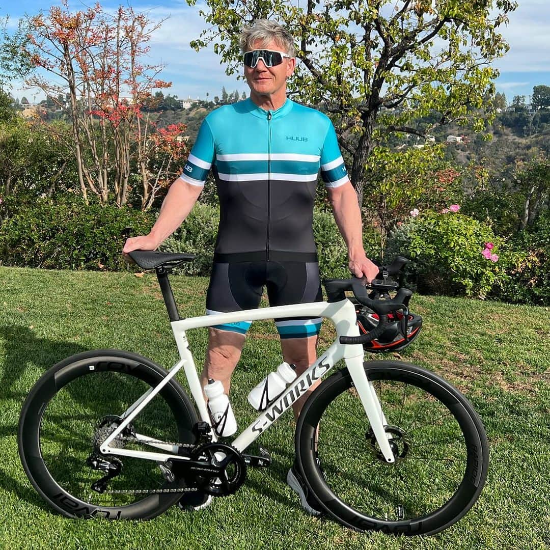 ゴードン・ラムゼイさんのインスタグラム写真 - (ゴードン・ラムゼイInstagram)「Cracking ride on this beauty SL8 insane aerodynamics , lightweight ,  absolute perfection and what a way to enjoy a Sunday  @iamspecialized_tri  @iamspecialized  @huubdesign」12月4日 6時22分 - gordongram