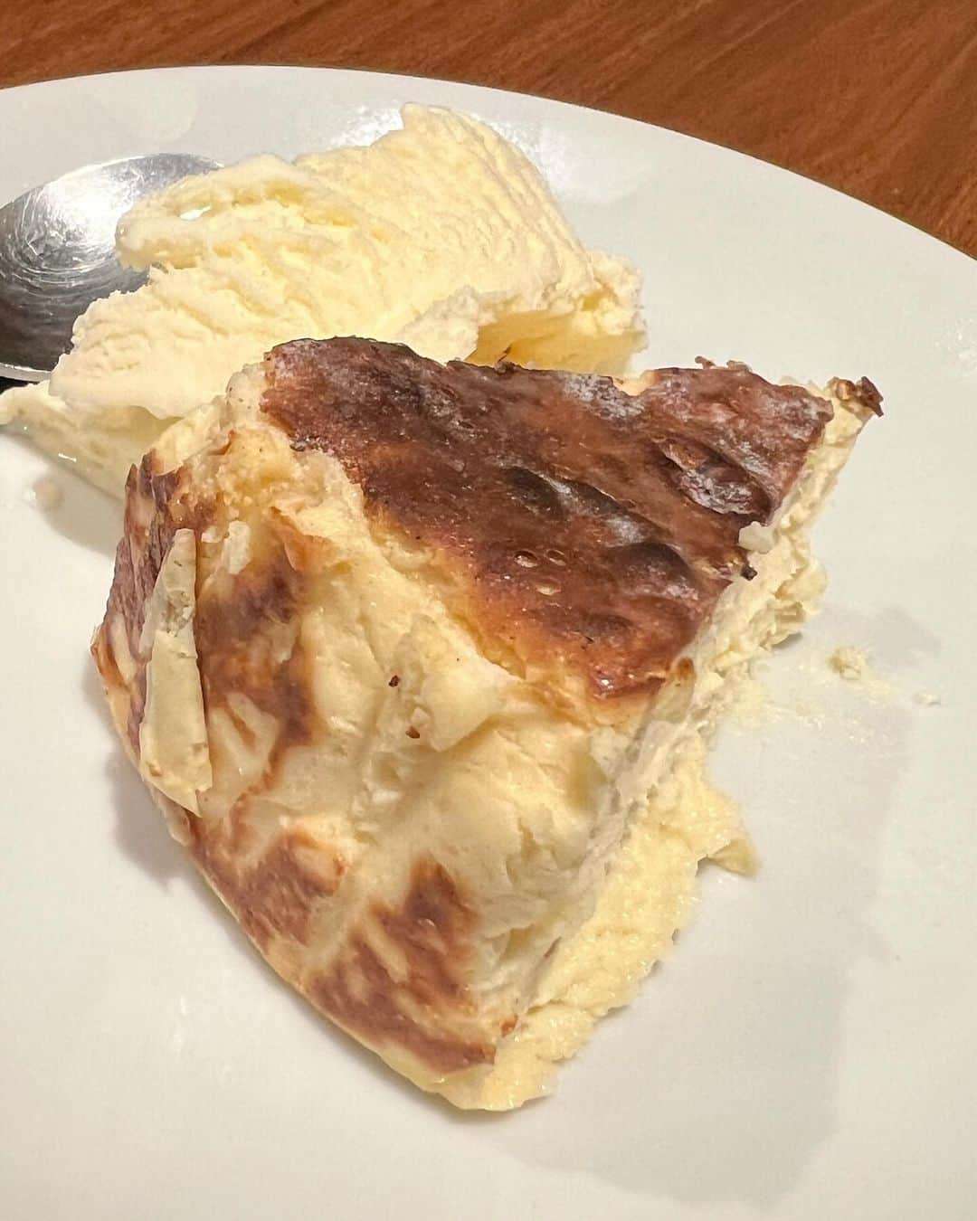 甘糟記子さんのインスタグラム写真 - (甘糟記子Instagram)「先週行ってきた武蔵小山のスペイン食堂石井！！ @spainshokudo_ishii   何食べても美味しかった〜\(//∇//)\  ほんと、食堂、というか子連れでも気軽に入りやすい雰囲気もいい(≧∀≦)  8枚目はニンニクスープなんだけど、千葉のえびすやのニンニクスープと似ていて、近場でも食べられる事が嬉しい(๑˃̵ᴗ˂̵)  デザートのバスクチーズケーキまでしっかりいただいてきました\(//∇//)\  スペイン料理ってあんまり行かなかったんだけど、最近多いな（笑）  嬉しい発見がもりもりです╰(*´︶`*)╯♡  #スペイン料理#スペイン食堂石井#美味しかった#武蔵小山グルメ」12月4日 6時25分 - norihey924