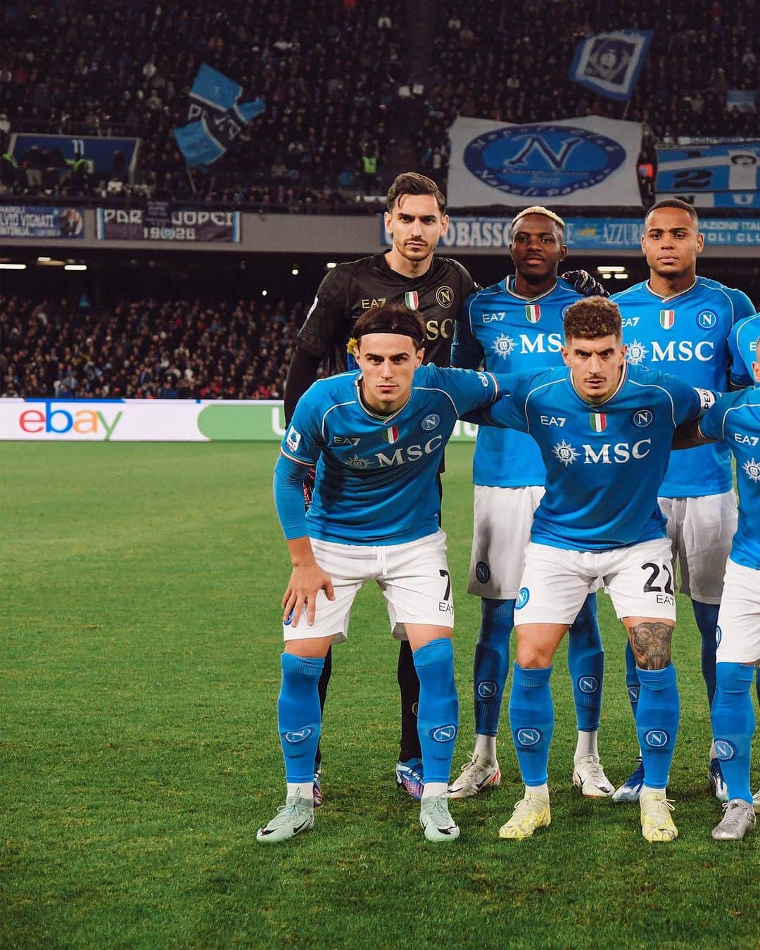SSCナポリのインスタグラム：「💪 𝕋𝔼𝔸𝕄  💙 #ForzaNapoliSempre」