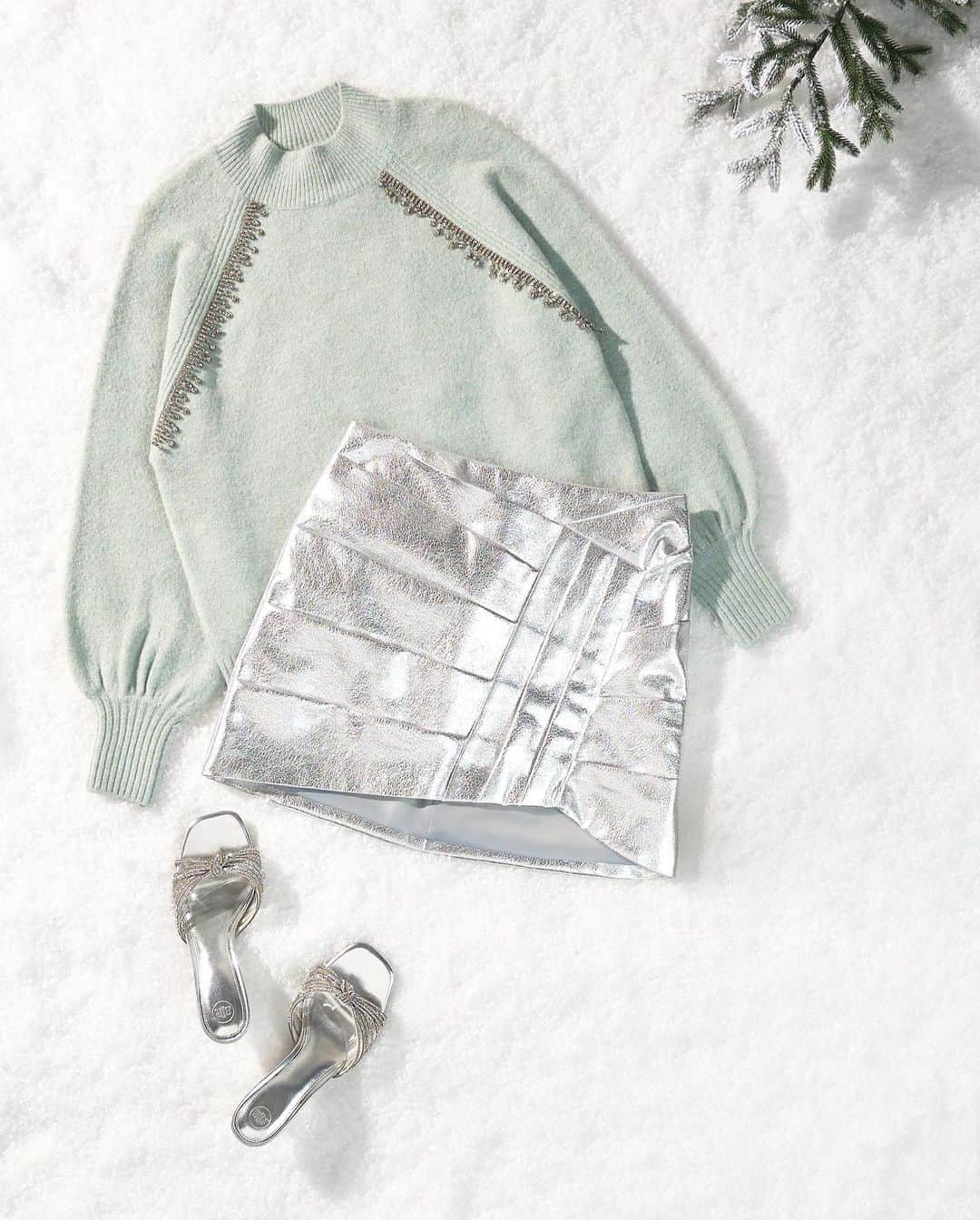 River Islandのインスタグラム：「Here's the proof that Christmas jumpers can be chic.   #ImWearingRI #Linkinbio to shop  Blue diamante jumper - 901862 Silver ruched mini skirt - 901763 Cream diamante jumper - 902111 Grey faux leather skirt - 901308 Red Christmas jumper - 901482 Cream hiker boots - 753659」