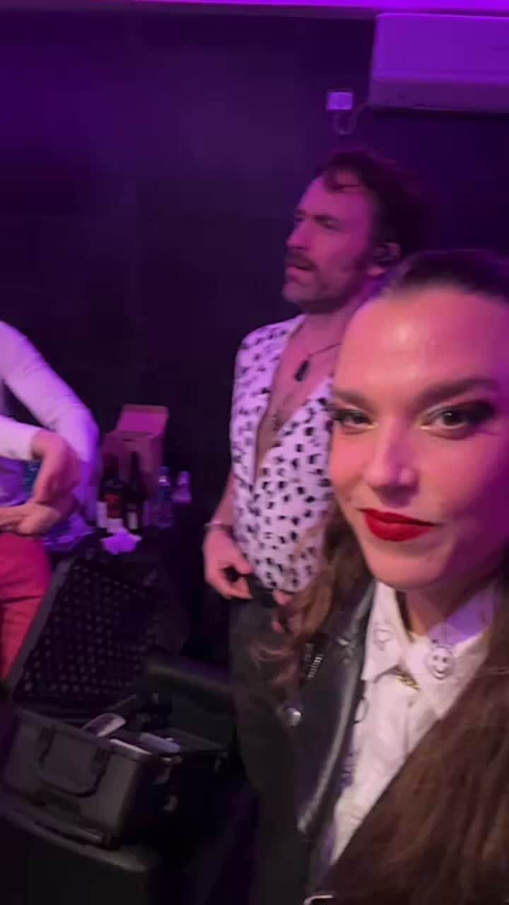 ジー・ヘイルのインスタグラム：「Road to Wembley… pre show shenanigans with the boys…  Dec 9th we are headlining Wembley in the UK! Join us for more memories as we lead up to what will be a legendary moment in Halestorm History! #RoadToWembley #Halestorm」