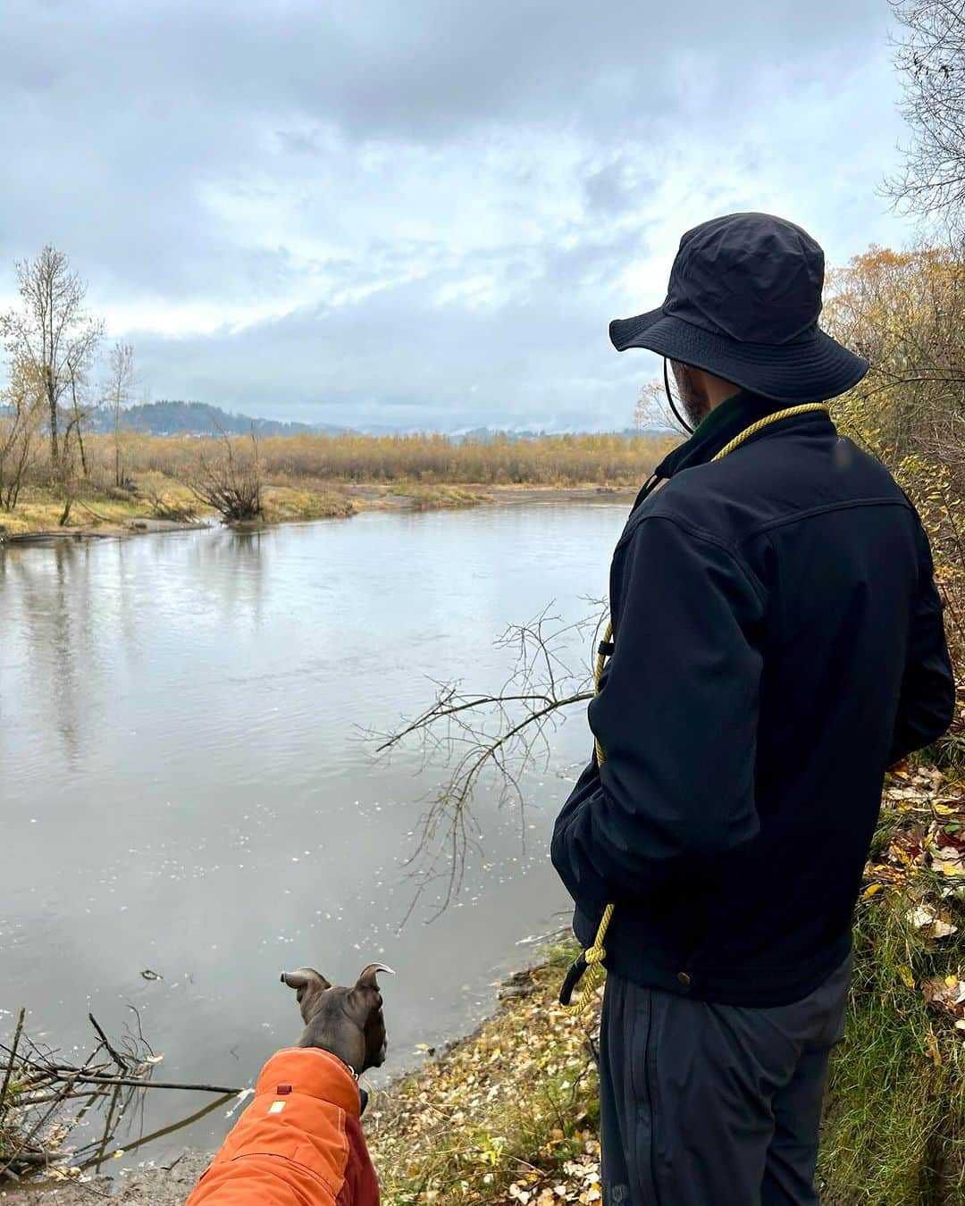 ナウのインスタグラム：「Be a Tourist in your own backyard 😍 ready for adventure, prepared for a passing shower in the BlackYak Tourist Hat. Made from 100% recycled polyester, and water resistant.  #blackyak #buckethat #adventurehat #exploregon #exploreoregon #columbiarivergorge #pacificnorthwest #pnwstyle #fallfashion #winterfashion #travelportland #traveloregon」