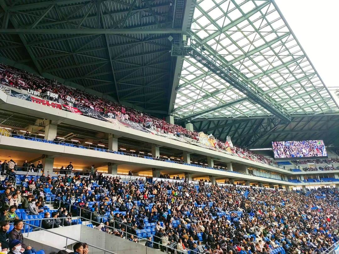 林智美 のインスタグラム：「久しぶりの スタジアム観戦⚽ やっぱりいいもんです。 * 改めてヴィッセル神戸、 初優勝おめでとうございます！！  初優勝監督がタカさんということも、 本当に嬉しくて感慨深いです。  長いシーズン、皆さんお疲れ様でした！！  #jleague #j1 #サッカー #soccer #最終節 #ガンバ大阪 #ガンバ #ヴィッセル神戸 #ヴィッセル #パナスタ #パナソニックスタジアム吹田 #吹田」