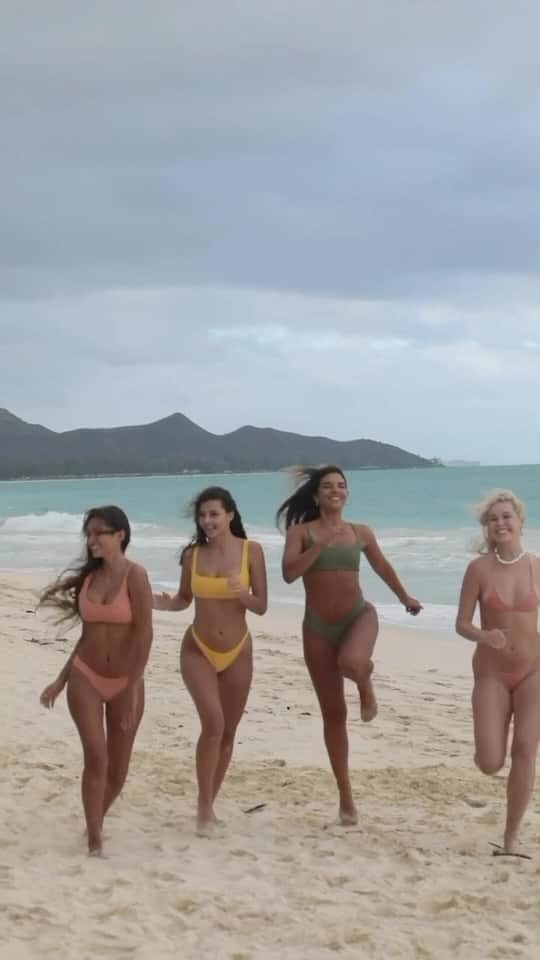 San Lorenzo Bikinisのインスタグラム：「CYBER SALE still raging! Up to 80% off online 🫢 score deals on your favorite collections . Our brand new cyber EXCLUSIVE Coral 👆🏼 only $40 a piece 🌴」