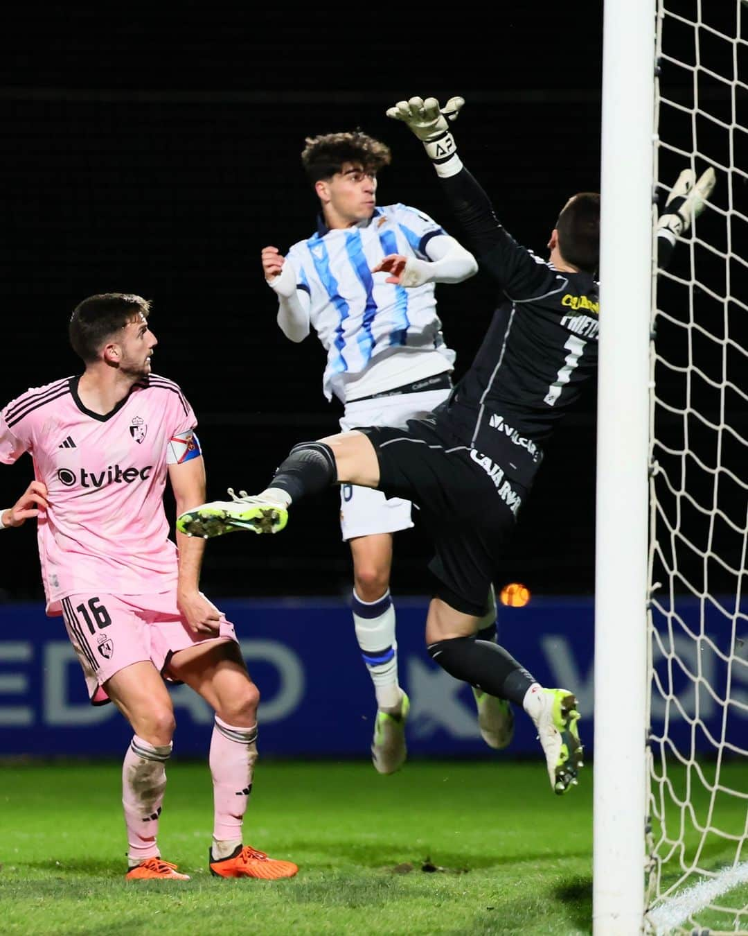 レアル・ソシエダさんのインスタグラム写真 - (レアル・ソシエダInstagram)「⚽️ Sanse 1-2 @sdp_1922_sad   ❌ Gure filialaren lehen porrota. 15. jardunaldian iritsi da. Nahiz eta gaur galdu, txuri-urdinek playoff postuetan jarraitzen dute.  #Zubieta | #wearerealestate」12月4日 5時54分 - realsociedad