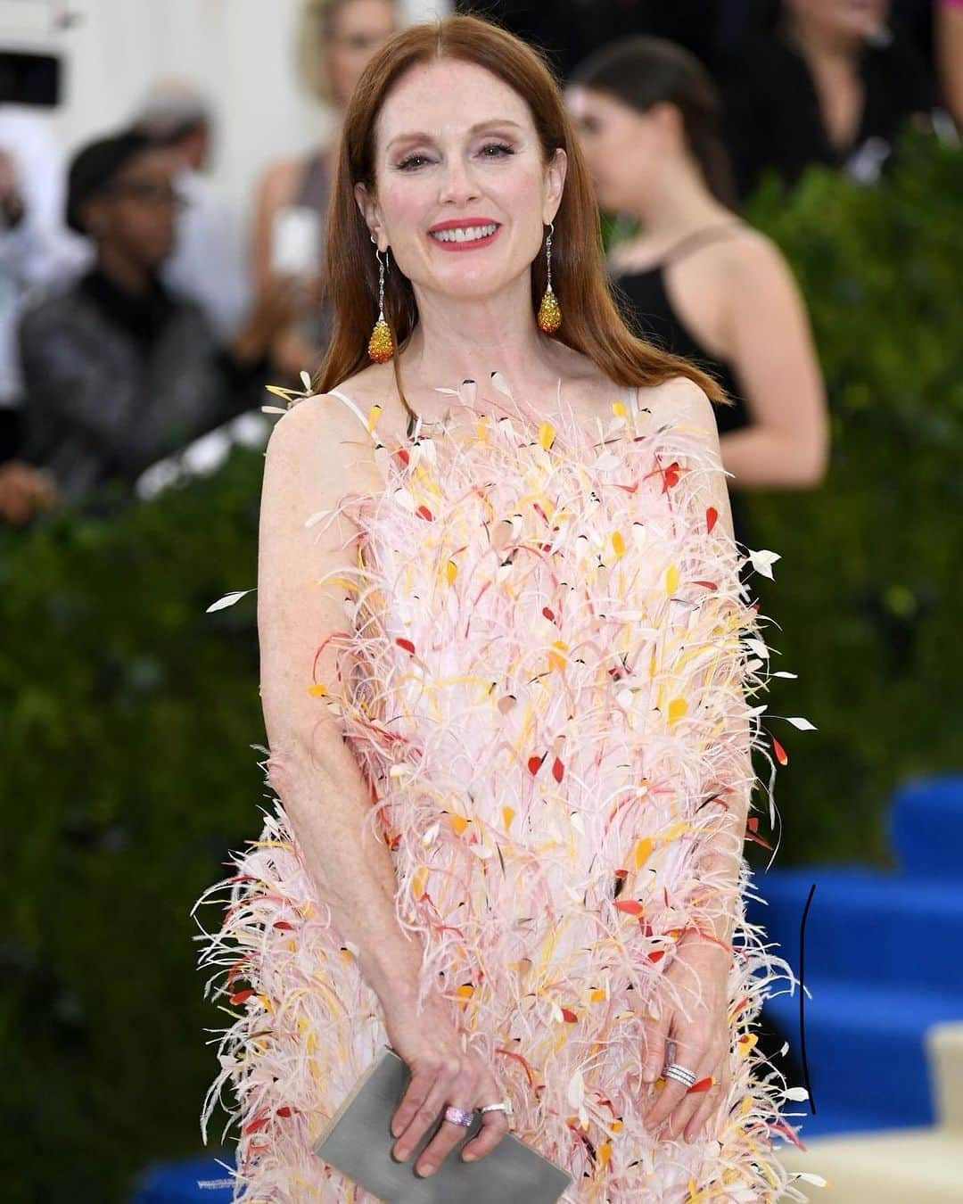 グッチ・ウェストマンさんのインスタグラム写真 - (グッチ・ウェストマンInstagram)「Happiest birthday to the beautiful icon that you are @juliannemoore ! 🎂❤️❤️」12月4日 6時01分 - gucciwestman