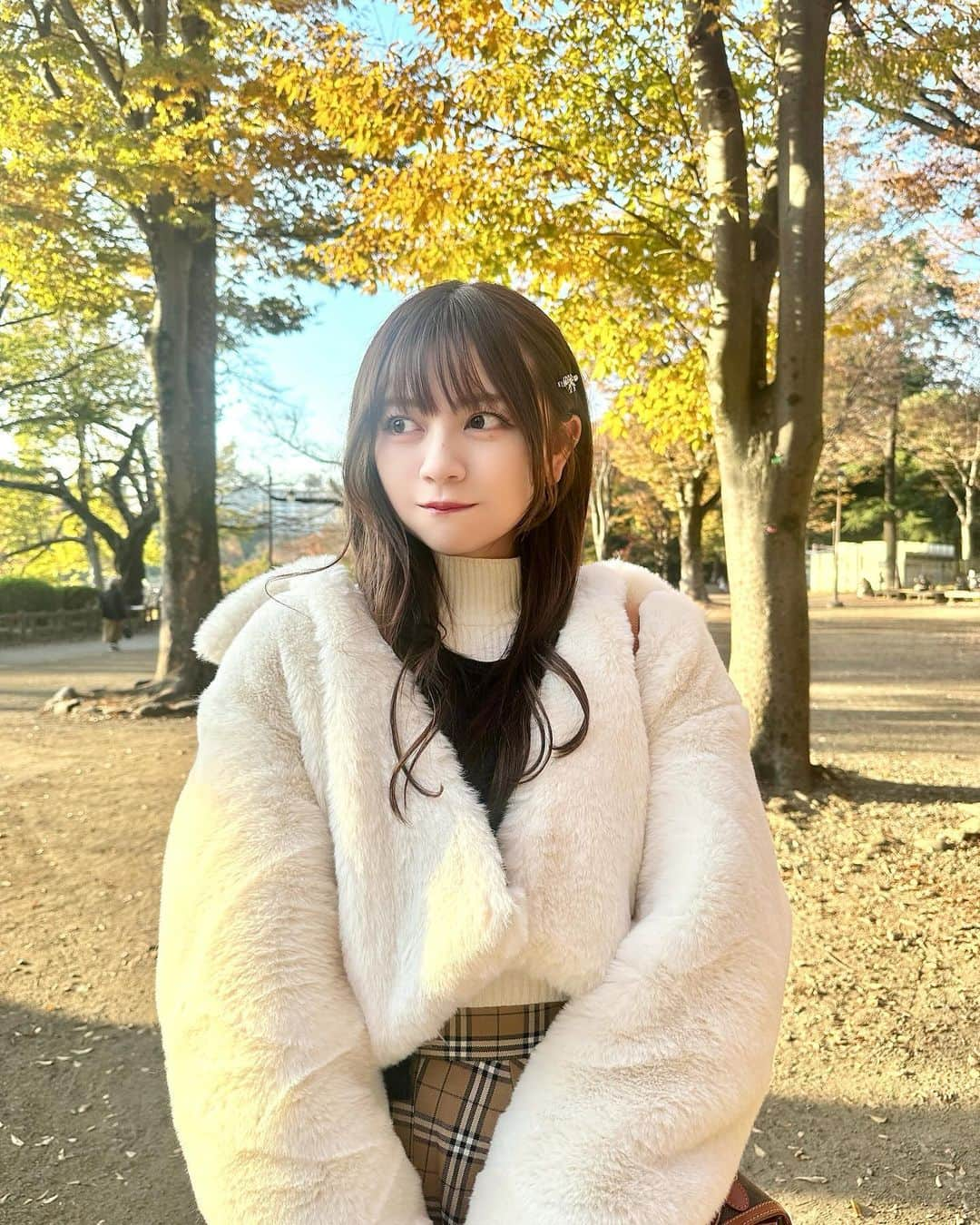 廣川奈々聖さんのインスタグラム写真 - (廣川奈々聖Instagram)「彼女感？🐱🍁🤍️️️⛅️ ⁡ ⁡ 紅葉見たくてお散歩した日！心が安らいだ〜 ⁡ 最後めっちゃ笑ってるᐡ> ·̫ <ก̀ ⁡ ⁡ ⁡  #ななせのふく ⁡#吉祥寺 #井の頭公園 #紅葉スポット #紅葉シーズン #おでかけスポット #秋コーデ」12月3日 21時19分 - nanaseven7_u_u