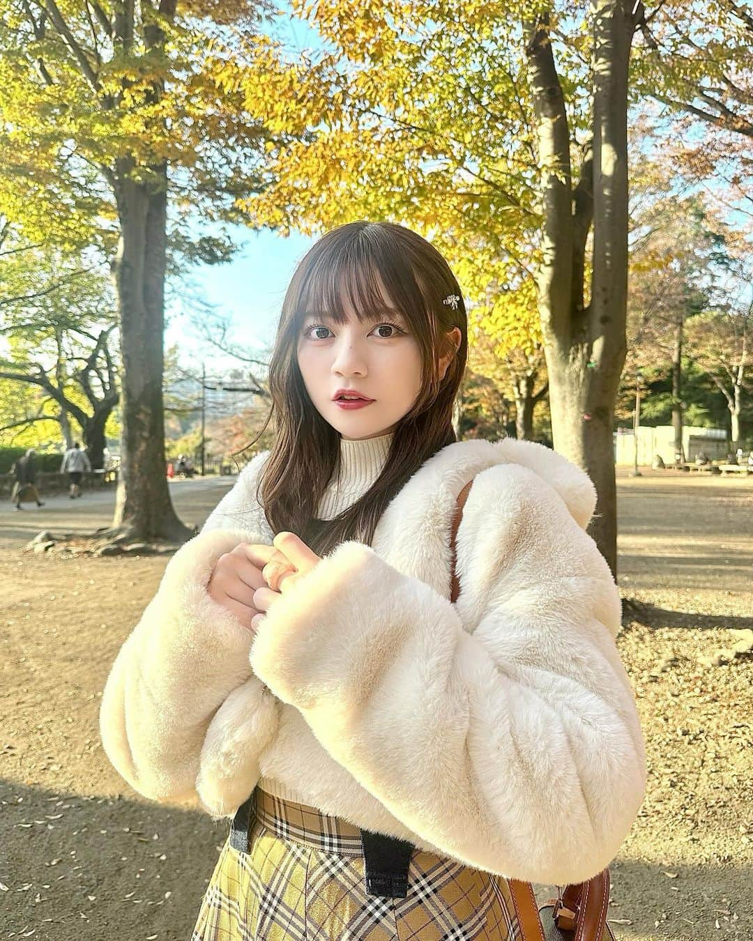 廣川奈々聖さんのインスタグラム写真 - (廣川奈々聖Instagram)「彼女感？🐱🍁🤍️️️⛅️ ⁡ ⁡ 紅葉見たくてお散歩した日！心が安らいだ〜 ⁡ 最後めっちゃ笑ってるᐡ> ·̫ <ก̀ ⁡ ⁡ ⁡  #ななせのふく ⁡#吉祥寺 #井の頭公園 #紅葉スポット #紅葉シーズン #おでかけスポット #秋コーデ」12月3日 21時19分 - nanaseven7_u_u