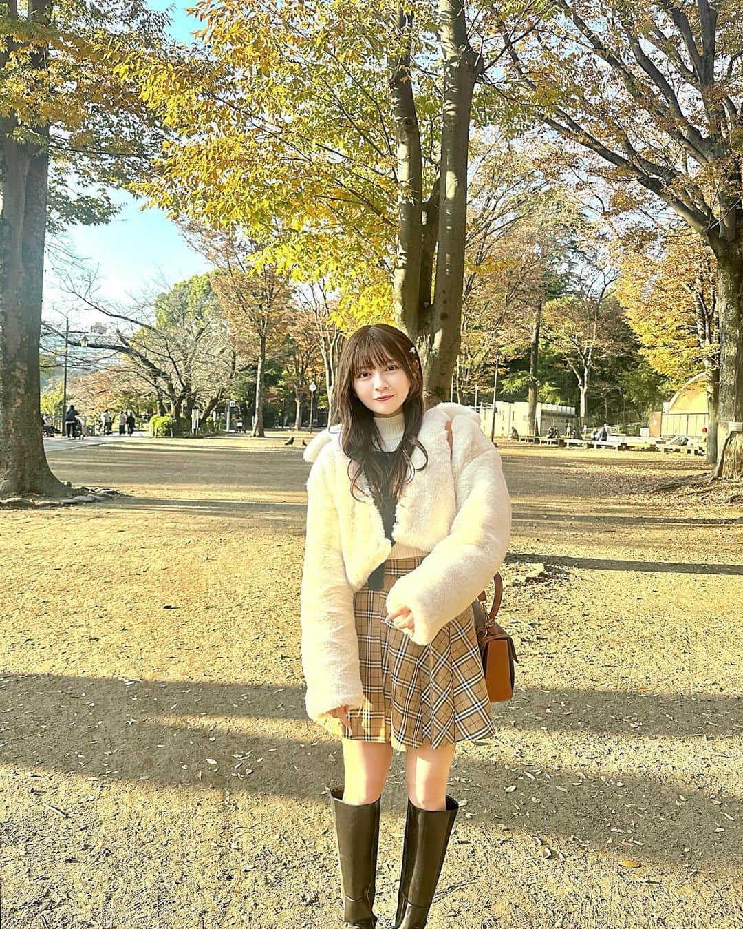 廣川奈々聖さんのインスタグラム写真 - (廣川奈々聖Instagram)「彼女感？🐱🍁🤍️️️⛅️ ⁡ ⁡ 紅葉見たくてお散歩した日！心が安らいだ〜 ⁡ 最後めっちゃ笑ってるᐡ> ·̫ <ก̀ ⁡ ⁡ ⁡  #ななせのふく ⁡#吉祥寺 #井の頭公園 #紅葉スポット #紅葉シーズン #おでかけスポット #秋コーデ」12月3日 21時19分 - nanaseven7_u_u