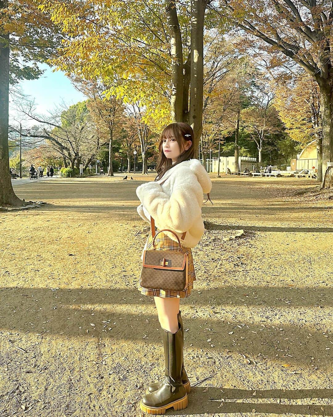 廣川奈々聖さんのインスタグラム写真 - (廣川奈々聖Instagram)「彼女感？🐱🍁🤍️️️⛅️ ⁡ ⁡ 紅葉見たくてお散歩した日！心が安らいだ〜 ⁡ 最後めっちゃ笑ってるᐡ> ·̫ <ก̀ ⁡ ⁡ ⁡  #ななせのふく ⁡#吉祥寺 #井の頭公園 #紅葉スポット #紅葉シーズン #おでかけスポット #秋コーデ」12月3日 21時19分 - nanaseven7_u_u