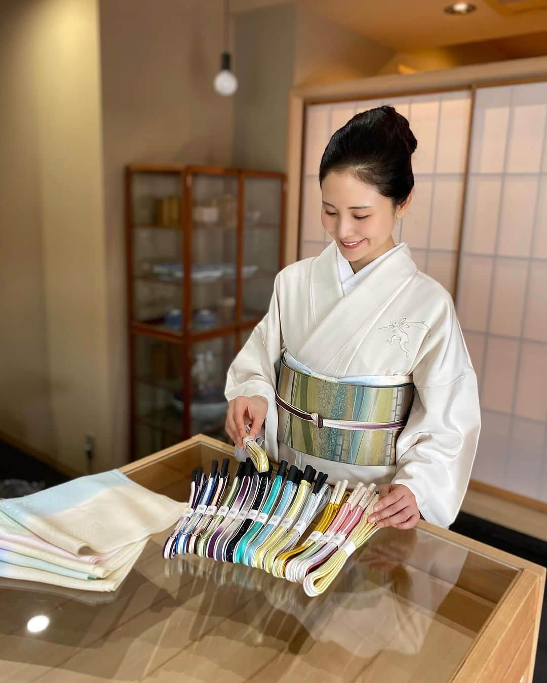 りーまるのインスタグラム：「👘銀座きもの青木さん撮影データ📷  毎月撮影していただき、 今年も残り2回となりました。 大好きなメンバーなので最後と思うと なんとなく寂しい🥹💭  年末になると、 「良いお年を〜」 ってバイバイすること多くなる思うのですが、 なんか寂しく感じる人います？  私だけなのかな🐣？  -————————————— 【12月の撮影依頼お待ちしてます📷】 @riii_maru162cm  DMにて詳細よろしくお願いします。 動画、スチール実績は プロフィールよりご確認ください💐 ———————————————— ・  ・ ・ ・ #広告モデル #CMモデル #着物撮影モデル #和装モデル #着物モデル ・ ・ ・  #広告撮影#東京モデル#フリーモデル東京 #モデル事務所#りーまる#モデルさんと繋がりたい#和装レンタル#和装ウェディング #着物レンタル#ママモデル#女性モデル#俳優モデル#30代モデル#ミセスモデル#着物撮影#七五三広告#七五三ママ#白無垢前撮り #白無垢モデル#和装フォトウエディング #和装フォト#和装フォトスタジオ」