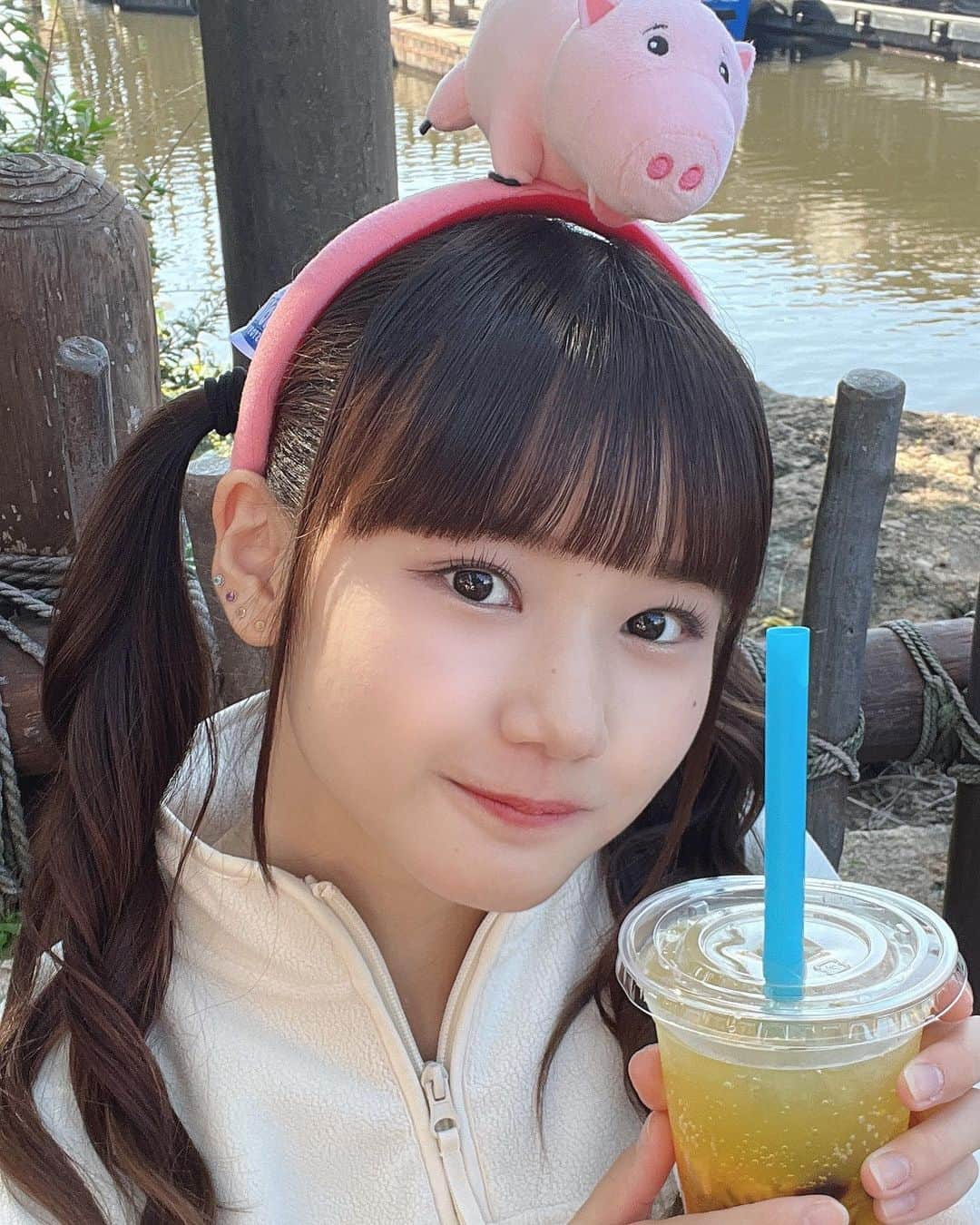 横山玲奈のインスタグラム：「🥤 . . タピオカってやっぱり美味しいんだよなぁ！🤤 . . #morningmusume23 #モーニング娘23 #横山玲奈」