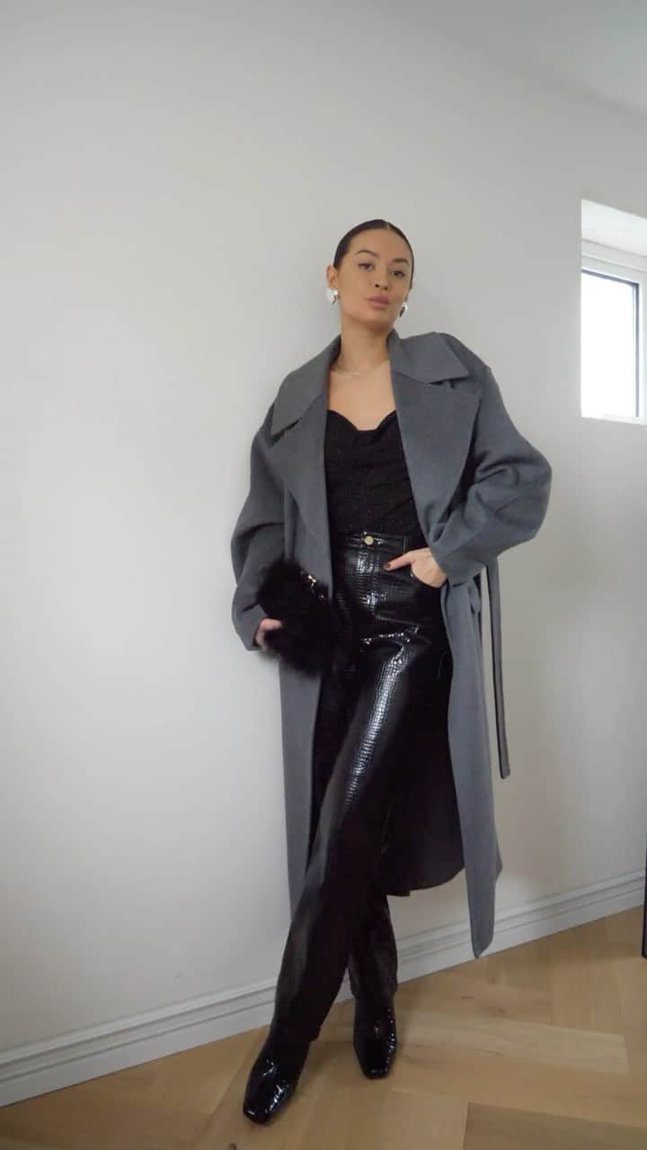 River Islandのインスタグラム：「The ultimate winter combo: faux leather and knitwear.  @vanessaroseblair  #ImWearingRI #stylediaries #fashioninfluencer #outfitreel #Linkinbio to shop  Grey wool blend coat - 902491 Navy longline overcoat - 751109 Black roll neck jumper - 901156 Black faux leather knot skirt - 901672 Black beaded top - 750986 Black croc embossed trousers - 902310 Silver roll neck jumper - 903130 Black faux leather mini skirt - 901304 Silver straight coated jeans - 903211」