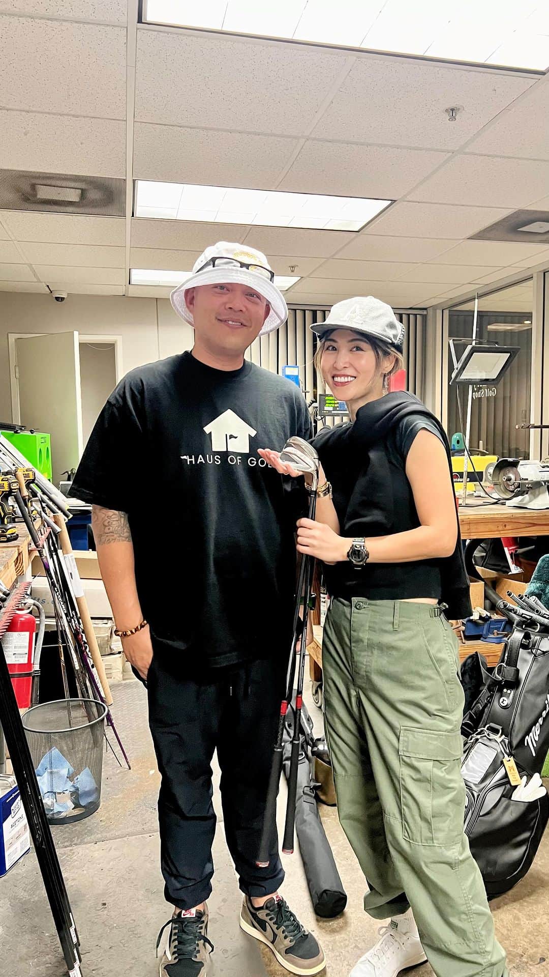 月本えりのインスタグラム：「Sooooo much fun w/ @haus.of.golf @gallerygolfshop   みんなゴルフが好き、それだけで楽しい⛳️ アメリカに持ってきたアイアンに名前を入れてもらった✨ Jason先生ありがとう😊  @jason_dai_golf @itsthedatchi @brandonkawai  @thefa_truth @cathyhsuz @kazmatik11  @adress_co  Love you guys❤️‍🔥❤️‍🔥❤️‍🔥  #golf #ゴルフ #losangeles  #golfers #somuchfun #🇺🇸 #⛳️ #loveyouguys #❤️‍🔥 #seeyousoon」