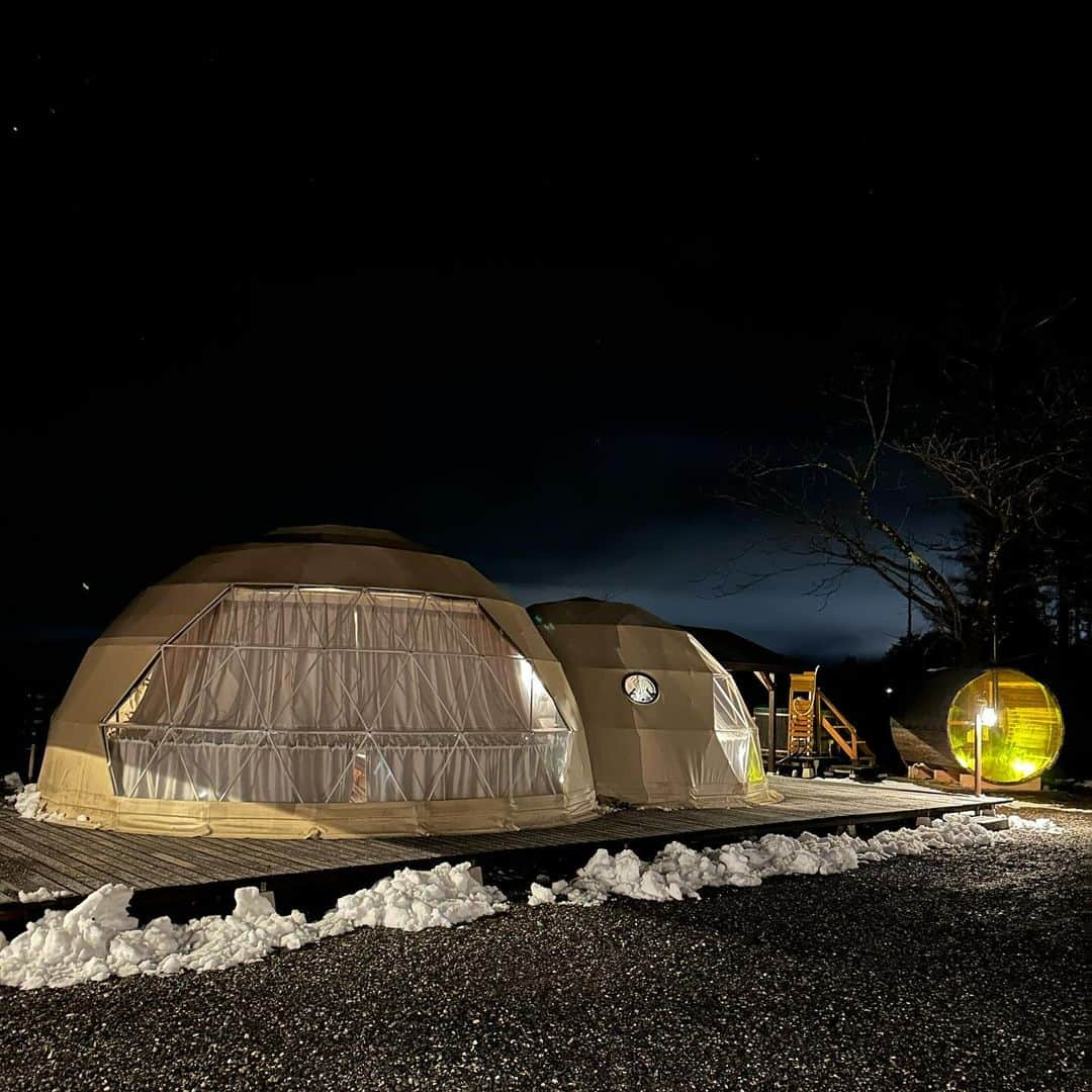 横田ひかるさんのインスタグラム写真 - (横田ひかるInstagram)「初グランピングとサウナ🏕️❄︎ サウナハットかわいい~  雪と綺麗な星空の中で外気浴、気持ちよかった!❄︎ また行きたい  @fromp_hakuba」12月3日 21時32分 - _rncn950805