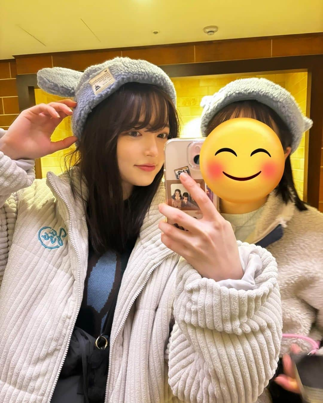 坂巻有紗のインスタグラム：「愛しの親友ちゃんとのツーショット集と、最後の写真はベイマックスの真似をする親友ちゃんです。真似しようとしなくても日頃から十分似ています。愛おしいです。  #ディズニー  #ディズニーランド  #disney  #disneyland  #坂巻有紗  #fyp」