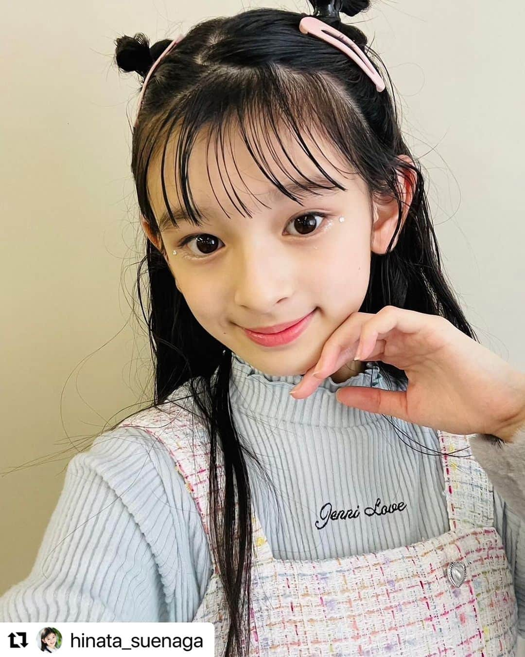 JENNI loveのインスタグラム：「ミニミニ♡ニコ☆フェスin名古屋  JENNIブースにみんな来てくれて嬉しかったー🤍 𝕋𝕙𝕒𝕟𝕜 𝕪𝕠𝕦 ❤︎"   今日ひなちゃん @hinata_suenaga  が着ていたジャンスカは1月発売の春の新作でした☘️  来てくれたみんなにひと足先におひろめ✨発売まで待っててね  #jennilove #ジェニィラブ #末永ひなた #ニコプチ #ニコフェス #ミニミニニコフェス」