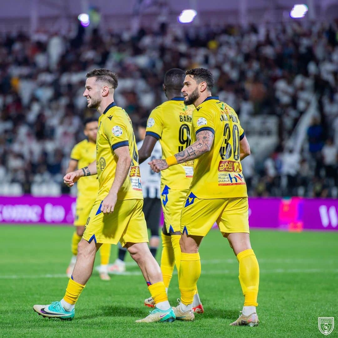 アルバロ・メドランさんのインスタグラム写真 - (アルバロ・メドランInstagram)「We needed it , we did it.  +3 💪🏼💛🐺 @altaawounfc   📸: @naif_omim」12月3日 21時42分 - alvaromedran